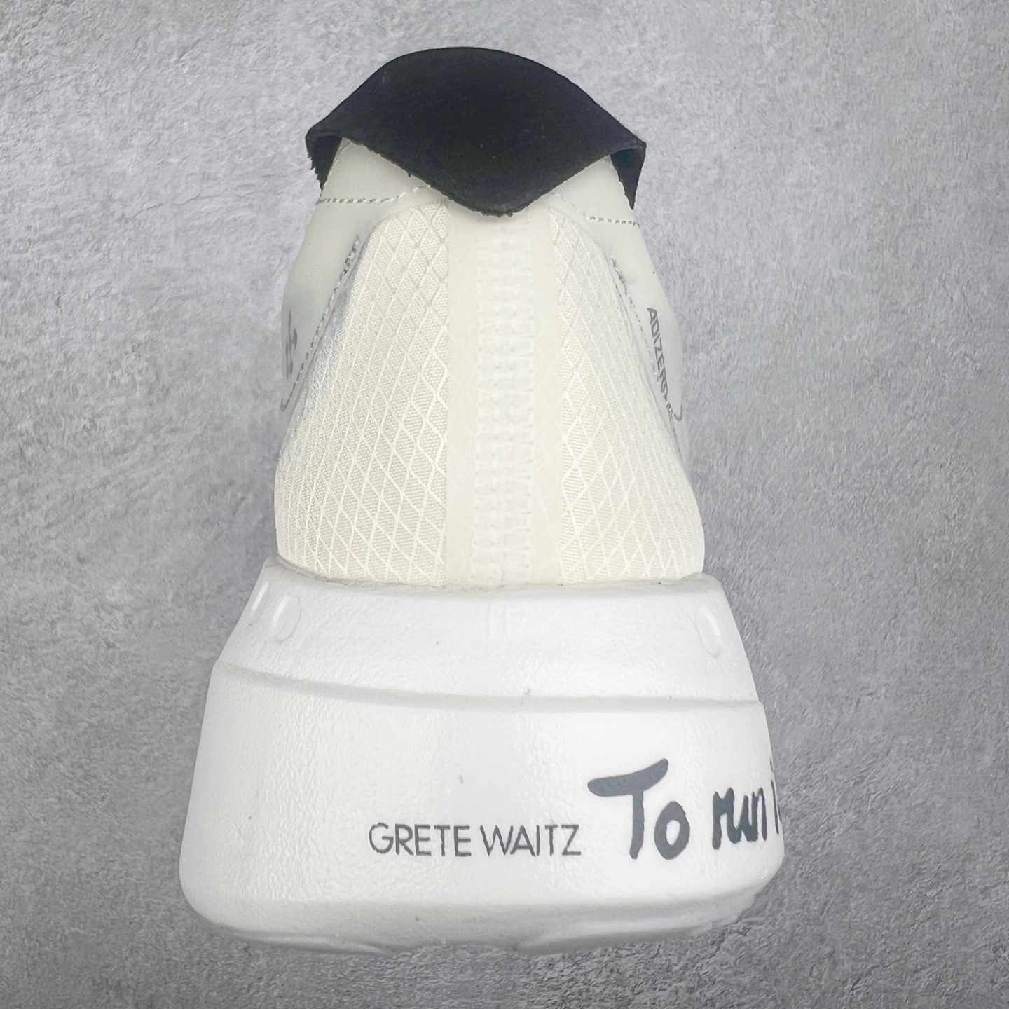 图片[8]-AD Adizero Adios Pro 4 马拉松竞速专业跑鞋 JR6363 CELERMESH针织网面非常轻薄 纤维间的缝隙很大 可以保证跑步时的透气、排汗效果 鞋舌直接与两侧的内衬和鞋底连接在一起 在跑步过程中不会被鞋舌的左右移动所困扰 在标准鞋带孔的基础上再拓宽一组鞋带孔 适合不同脚型的需求 突破性 EnergyRods 技术，有助于跑者实现更好的成绩 中底独特的LIGHTSTRIKE PRO泡棉材质 微弹感觉在跑步过程中给予了良好的支撑体验 对于顶级精英和高水平进阶跑者来说 ADIOS PRO是一双值得信赖的竞速比赛用鞋 尺码：36 36.5 37.5 38 38.5 39 40 40.5 41 42 42.5 43 44 44.5 45-选品中心