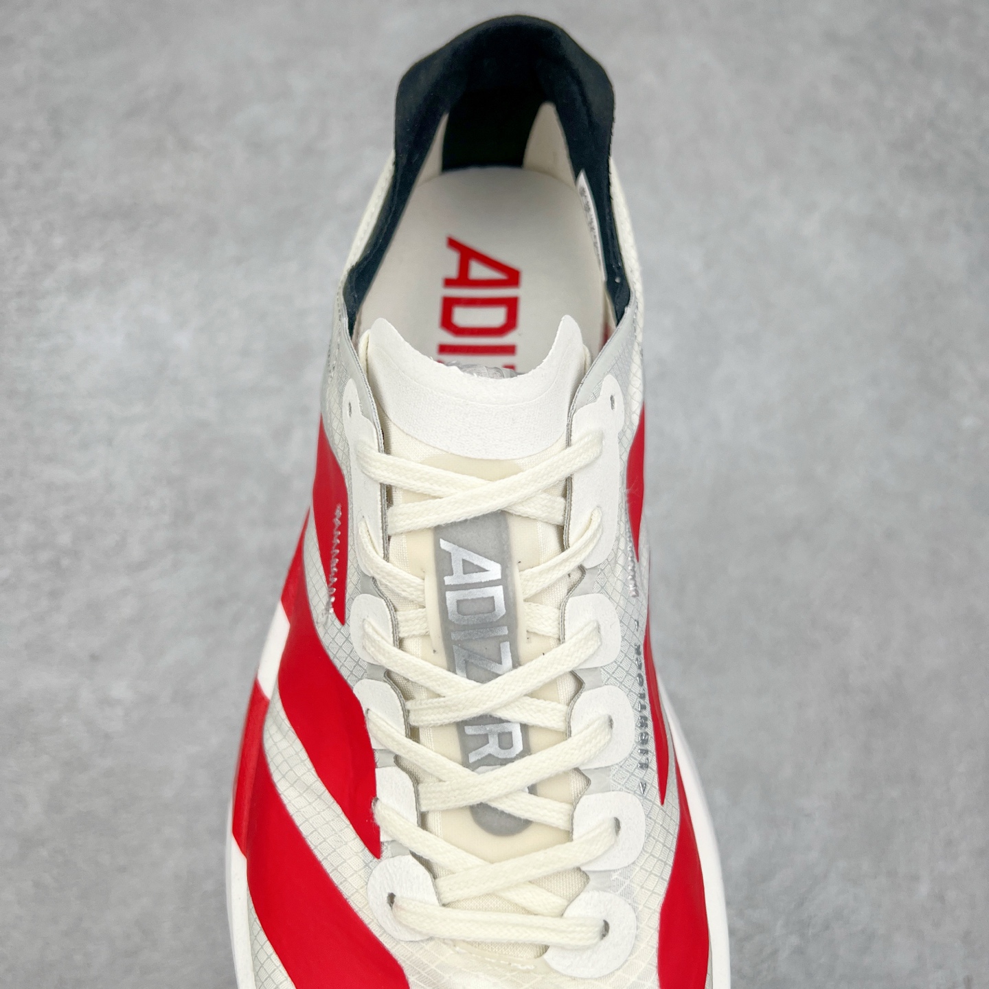 图片[5]-AD Adizero Adios Pro 4 马拉松竞速专业跑鞋 JR6363 CELERMESH针织网面非常轻薄 纤维间的缝隙很大 可以保证跑步时的透气、排汗效果 鞋舌直接与两侧的内衬和鞋底连接在一起 在跑步过程中不会被鞋舌的左右移动所困扰 在标准鞋带孔的基础上再拓宽一组鞋带孔 适合不同脚型的需求 突破性 EnergyRods 技术，有助于跑者实现更好的成绩 中底独特的LIGHTSTRIKE PRO泡棉材质 微弹感觉在跑步过程中给予了良好的支撑体验 对于顶级精英和高水平进阶跑者来说 ADIOS PRO是一双值得信赖的竞速比赛用鞋 尺码：36 36.5 37.5 38 38.5 39 40 40.5 41 42 42.5 43 44 44.5 45-选品中心