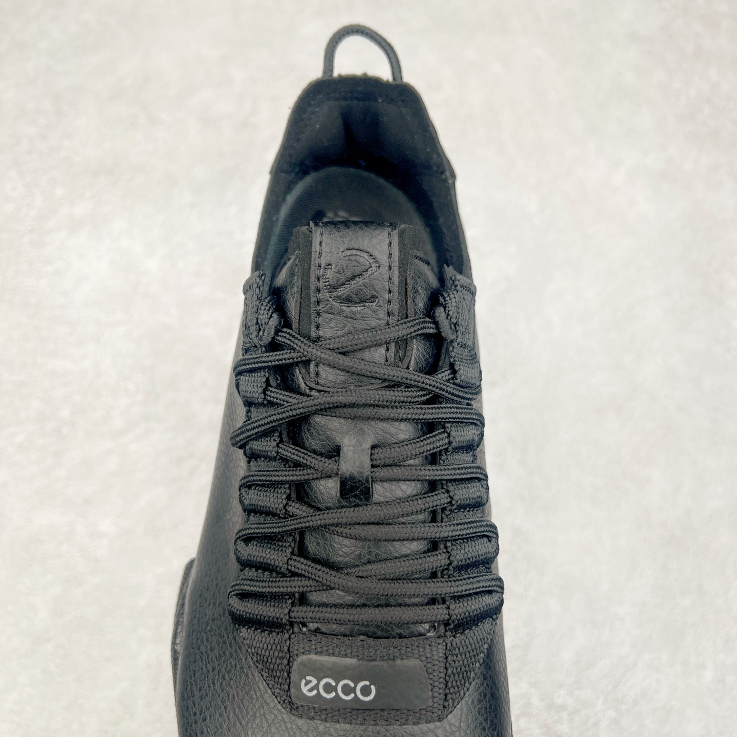 图片[5]-ECCO爱步男士15周年 运动休闲鞋 轻便缓震跑步鞋 健步BIOMC 市面最高版本 甄选优质皮面搭配纺织衬里，脚感柔软舒适，透气不闷脚 鞋舌及鞋垫上的周年LOGO设计 纪念属于BIOM的15载生机之旅 自然律动科技，符合人体工学鞋楦，贴近足部天然形态 直接注塑工艺连接鞋面与鞋底，一体成型，合脚稳固 橡胶外底适应多种形态，抓地耐磨，稳定支撑 都市探索 步履悠然 尺码：39 40 41 42 43 44 （正常码）-选品中心