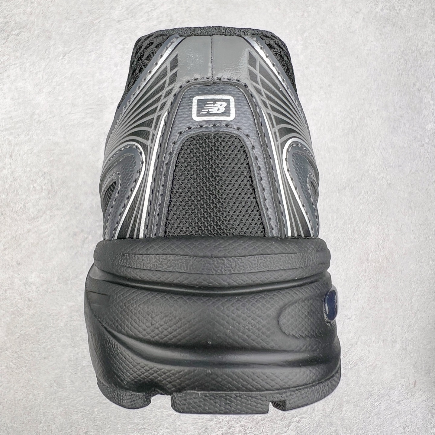 图片[8]-＃DT纯原 New Balance MR740 NB新百伦系列复古老爹风休闲运动慢跑鞋 采用轻质牛剖革拼接透气网眼衬垫织物鞋面材质 T-Beam大底提供足步弓支撑 保持步态稳定#后跟搭载外露缓震胶 鞋身整体以各种深浅不一的灰色覆盖 鞋头以淡蓝色调装饰，网眼衬垫通过不规律的色块实现做旧的美感 泛黄的鞋底更是进一步增添了复古气息 尺码：36 37 37.5 38 38.5 39.5 40 40.5 41.5 42 42.5 43 44 44.5 45-选品中心
