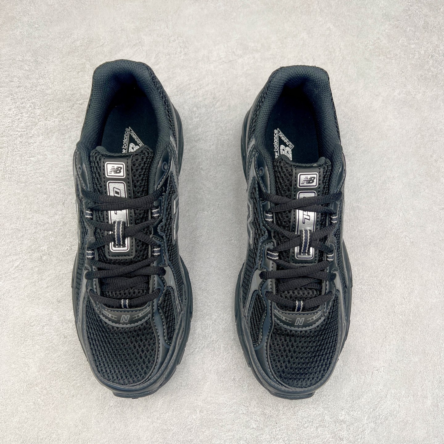 图片[2]-＃DT纯原 New Balance MR740 NB新百伦系列复古老爹风休闲运动慢跑鞋 采用轻质牛剖革拼接透气网眼衬垫织物鞋面材质 T-Beam大底提供足步弓支撑 保持步态稳定#后跟搭载外露缓震胶 鞋身整体以各种深浅不一的灰色覆盖 鞋头以淡蓝色调装饰，网眼衬垫通过不规律的色块实现做旧的美感 泛黄的鞋底更是进一步增添了复古气息 尺码：36 37 37.5 38 38.5 39.5 40 40.5 41.5 42 42.5 43 44 44.5 45-选品中心