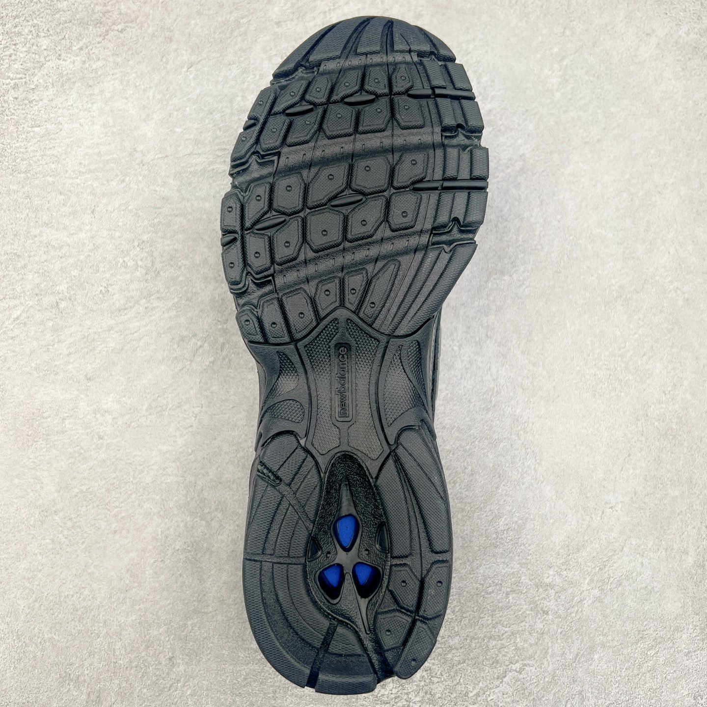 图片[9]-＃DT纯原 New Balance MR740 NB新百伦系列复古老爹风休闲运动慢跑鞋 采用轻质牛剖革拼接透气网眼衬垫织物鞋面材质 T-Beam大底提供足步弓支撑 保持步态稳定#后跟搭载外露缓震胶 鞋身整体以各种深浅不一的灰色覆盖 鞋头以淡蓝色调装饰，网眼衬垫通过不规律的色块实现做旧的美感 泛黄的鞋底更是进一步增添了复古气息 尺码：36 37 37.5 38 38.5 39.5 40 40.5 41.5 42 42.5 43 44 44.5 45-选品中心