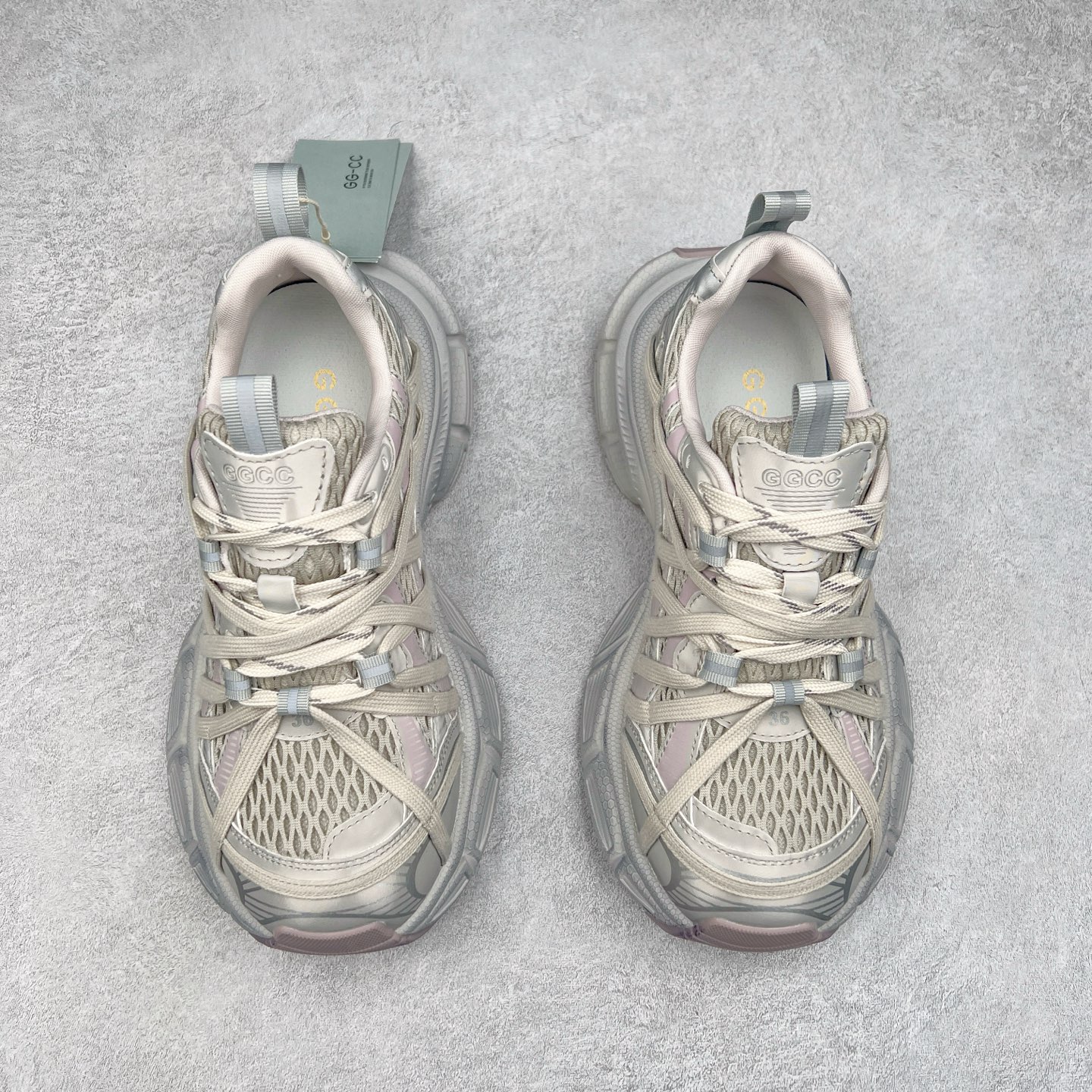 图片[2]-GG-CC Chunky Low 休闲运动老爹鞋 #广东大厂出品 完美细节 25ss早春新款 大长腿 时髦look轻松定格 不费力展现率性氛围 酷帅机能风不规则设计大底 GGcc杏银红色拼色造型设计 轻便舒适百搭 不管怎么搭都敲好看~尺码：35 36 37 38 39 40-选品中心