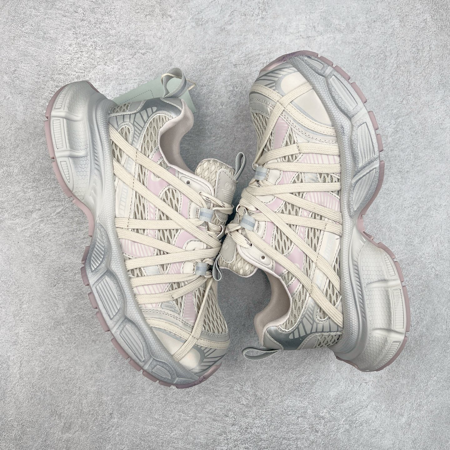 图片[3]-GG-CC Chunky Low 休闲运动老爹鞋 #广东大厂出品 完美细节 25ss早春新款 大长腿 时髦look轻松定格 不费力展现率性氛围 酷帅机能风不规则设计大底 GGcc杏银红色拼色造型设计 轻便舒适百搭 不管怎么搭都敲好看~尺码：35 36 37 38 39 40-选品中心