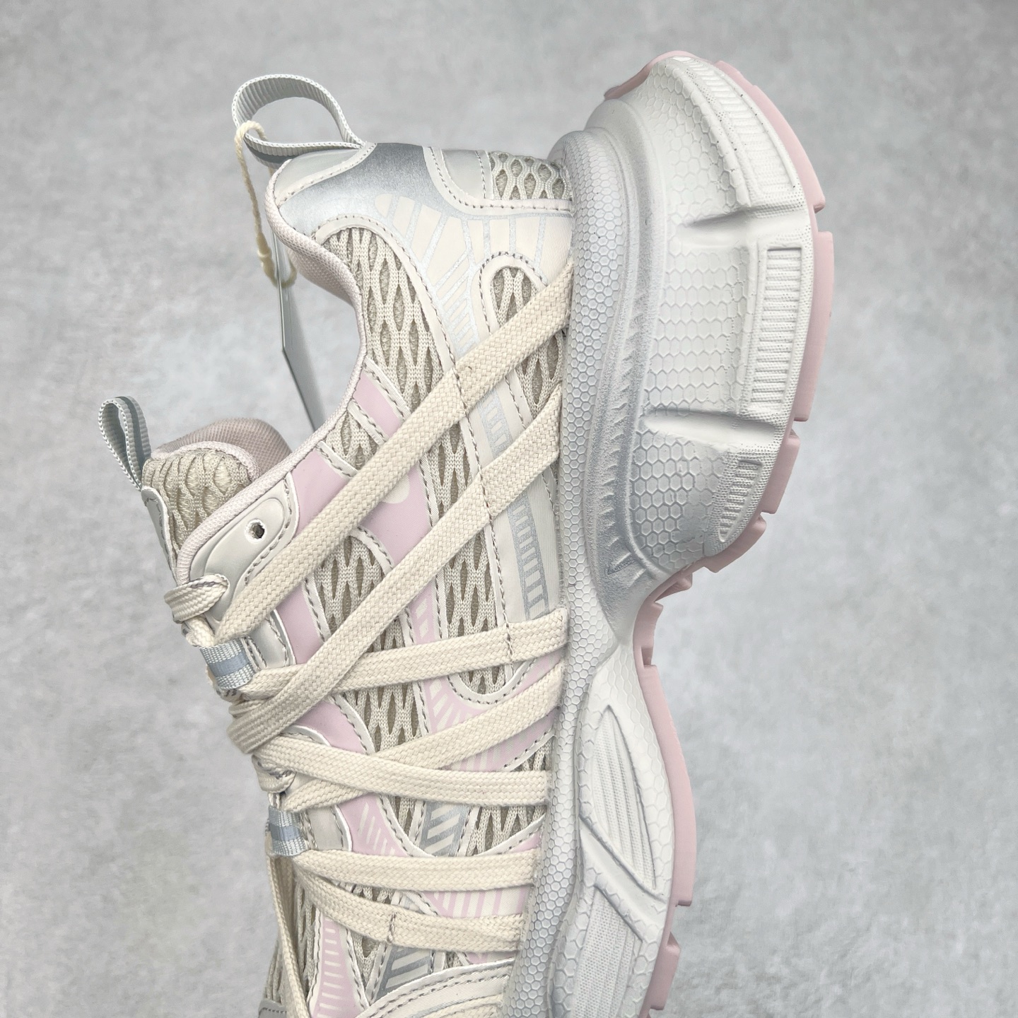 图片[7]-GG-CC Chunky Low 休闲运动老爹鞋 #广东大厂出品 完美细节 25ss早春新款 大长腿 时髦look轻松定格 不费力展现率性氛围 酷帅机能风不规则设计大底 GGcc杏银红色拼色造型设计 轻便舒适百搭 不管怎么搭都敲好看~尺码：35 36 37 38 39 40-选品中心