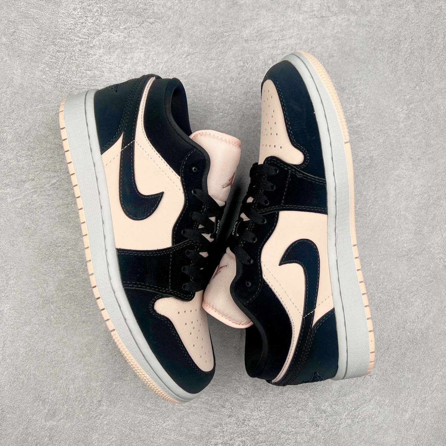 图片[3]-＃福利特价 Air Jordan AJ1 Low 低帮系列 百分百全新货品 零氧化发霉 给足利润空间操作 超乎所想的高性价比 原装楦头纸板开发 完美鞋型 超高清洁度 鞋型不臃肿别扭 原厂内置全掌气垫 A模大底 鞋舌AJ原厂专用牛津布 AJ专用反口珍珠布 原厂无杂质高弹内里海棉 特殊封边弹力鞋带 原鞋开模 拒绝公底 购置公司同步原材料 都有细节原汁原味 忠于原版 尺码：36 36.5 37.5 38 38.5 39 40 40.5 41 42 42.5 43 44 44.5 45 46-选品中心