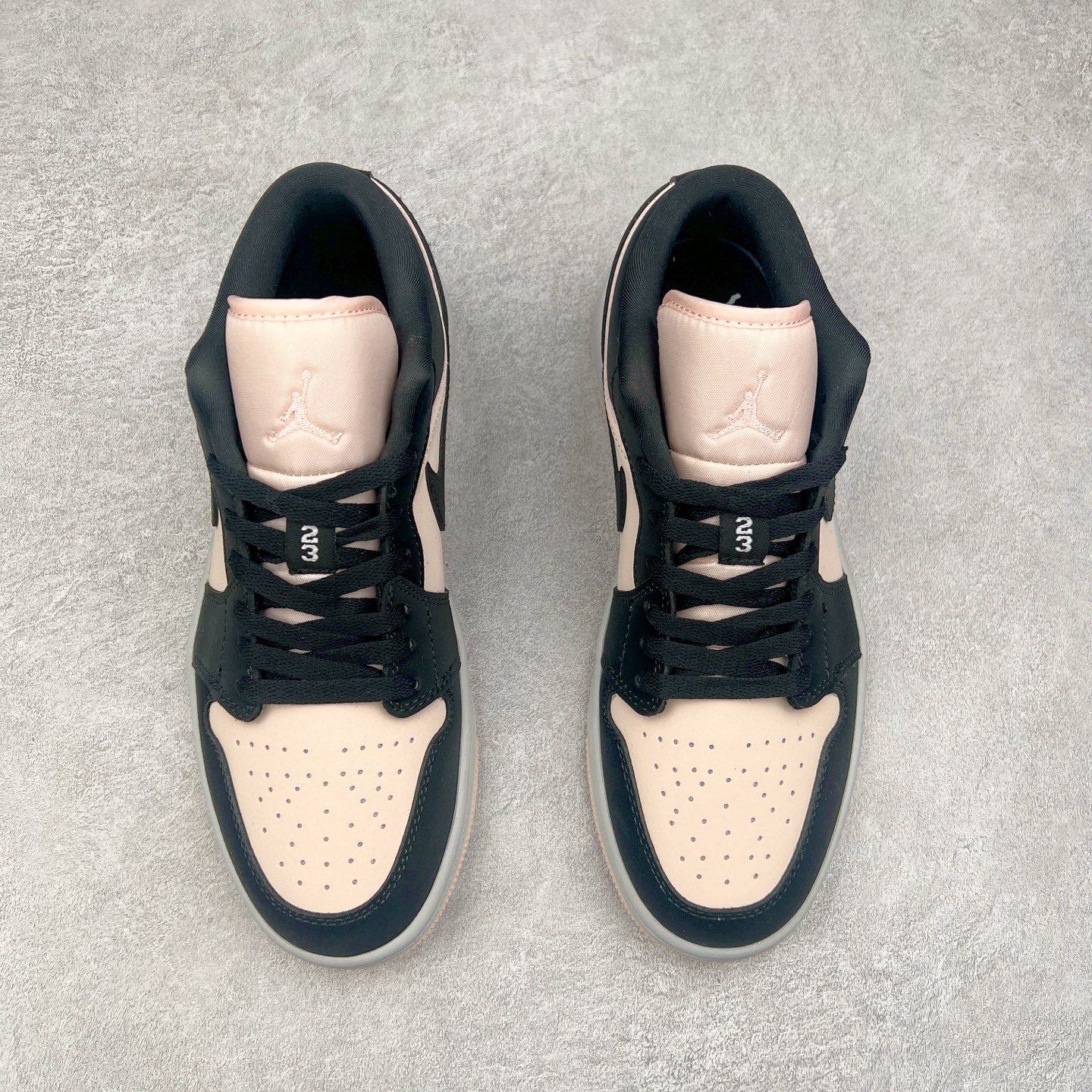 图片[2]-＃福利特价 Air Jordan AJ1 Low 低帮系列 百分百全新货品 零氧化发霉 给足利润空间操作 超乎所想的高性价比 原装楦头纸板开发 完美鞋型 超高清洁度 鞋型不臃肿别扭 原厂内置全掌气垫 A模大底 鞋舌AJ原厂专用牛津布 AJ专用反口珍珠布 原厂无杂质高弹内里海棉 特殊封边弹力鞋带 原鞋开模 拒绝公底 购置公司同步原材料 都有细节原汁原味 忠于原版 尺码：36 36.5 37.5 38 38.5 39 40 40.5 41 42 42.5 43 44 44.5 45 46-选品中心