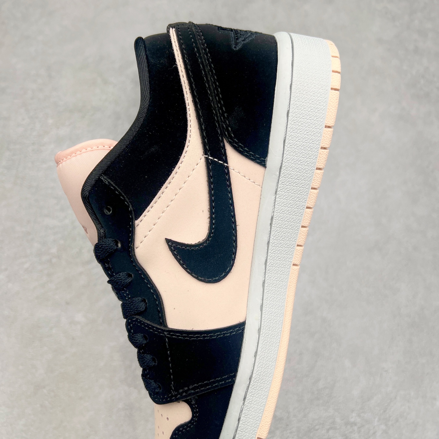 图片[7]-＃福利特价 Air Jordan AJ1 Low 低帮系列 百分百全新货品 零氧化发霉 给足利润空间操作 超乎所想的高性价比 原装楦头纸板开发 完美鞋型 超高清洁度 鞋型不臃肿别扭 原厂内置全掌气垫 A模大底 鞋舌AJ原厂专用牛津布 AJ专用反口珍珠布 原厂无杂质高弹内里海棉 特殊封边弹力鞋带 原鞋开模 拒绝公底 购置公司同步原材料 都有细节原汁原味 忠于原版 尺码：36 36.5 37.5 38 38.5 39 40 40.5 41 42 42.5 43 44 44.5 45 46-选品中心