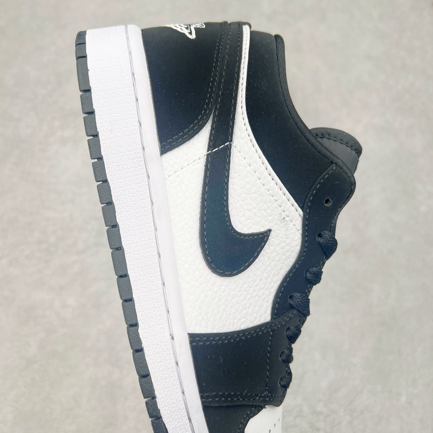 图片[6]-＃福利特价 Air Jordan AJ1 Low 低帮系列 百分百全新货品 零氧化发霉 给足利润空间操作 超乎所想的高性价比 原装楦头纸板开发 完美鞋型 超高清洁度 鞋型不臃肿别扭 原厂内置全掌气垫 A模大底 鞋舌AJ原厂专用牛津布 AJ专用反口珍珠布 原厂无杂质高弹内里海棉 特殊封边弹力鞋带 原鞋开模 拒绝公底 购置公司同步原材料 都有细节原汁原味 忠于原版 尺码：36 36.5 37.5 38 38.5 39 40 40.5 41 42 42.5 43 44 44.5 45 46-选品中心
