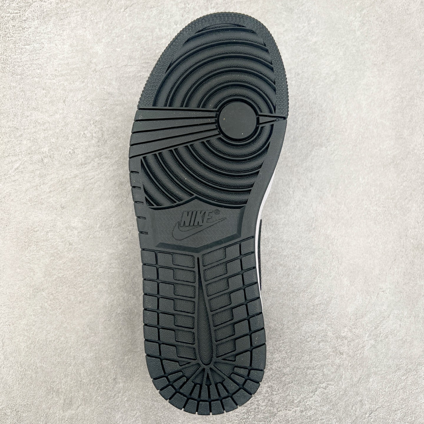 图片[9]-＃福利特价 Air Jordan AJ1 Low 低帮系列 百分百全新货品 零氧化发霉 给足利润空间操作 超乎所想的高性价比 原装楦头纸板开发 完美鞋型 超高清洁度 鞋型不臃肿别扭 原厂内置全掌气垫 A模大底 鞋舌AJ原厂专用牛津布 AJ专用反口珍珠布 原厂无杂质高弹内里海棉 特殊封边弹力鞋带 原鞋开模 拒绝公底 购置公司同步原材料 都有细节原汁原味 忠于原版 尺码：36 36.5 37.5 38 38.5 39 40 40.5 41 42 42.5 43 44 44.5 45 46-选品中心