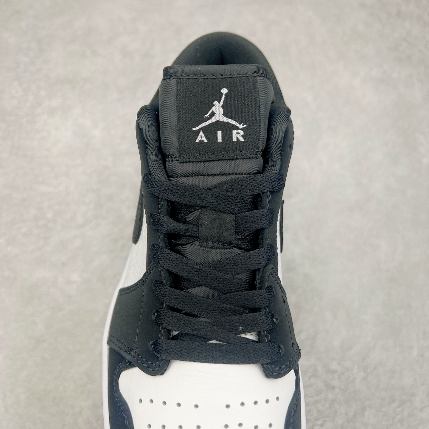 图片[5]-＃福利特价 Air Jordan AJ1 Low 低帮系列 百分百全新货品 零氧化发霉 给足利润空间操作 超乎所想的高性价比 原装楦头纸板开发 完美鞋型 超高清洁度 鞋型不臃肿别扭 原厂内置全掌气垫 A模大底 鞋舌AJ原厂专用牛津布 AJ专用反口珍珠布 原厂无杂质高弹内里海棉 特殊封边弹力鞋带 原鞋开模 拒绝公底 购置公司同步原材料 都有细节原汁原味 忠于原版 尺码：36 36.5 37.5 38 38.5 39 40 40.5 41 42 42.5 43 44 44.5 45 46-选品中心