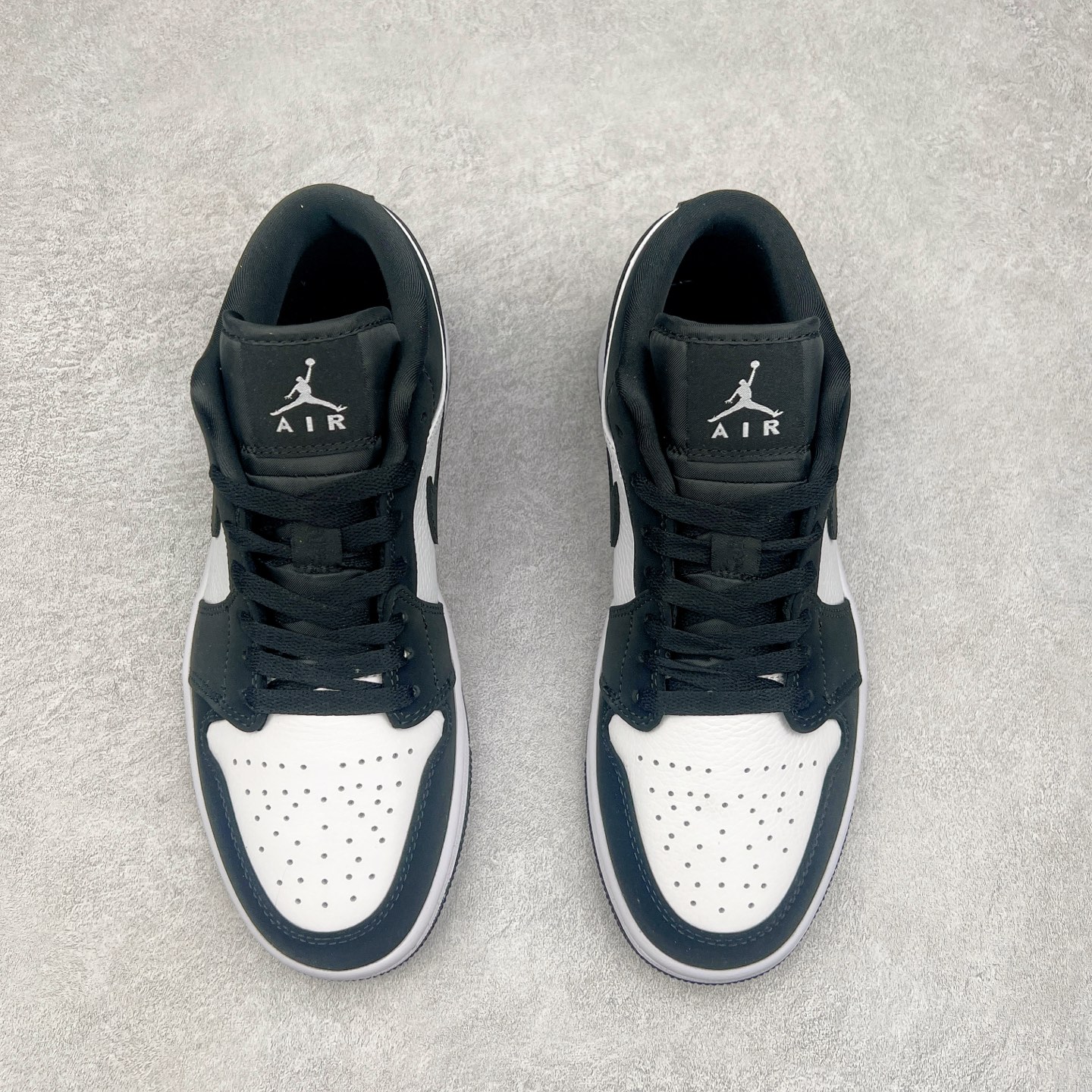 图片[2]-＃福利特价 Air Jordan AJ1 Low 低帮系列 百分百全新货品 零氧化发霉 给足利润空间操作 超乎所想的高性价比 原装楦头纸板开发 完美鞋型 超高清洁度 鞋型不臃肿别扭 原厂内置全掌气垫 A模大底 鞋舌AJ原厂专用牛津布 AJ专用反口珍珠布 原厂无杂质高弹内里海棉 特殊封边弹力鞋带 原鞋开模 拒绝公底 购置公司同步原材料 都有细节原汁原味 忠于原版 尺码：36 36.5 37.5 38 38.5 39 40 40.5 41 42 42.5 43 44 44.5 45 46-选品中心