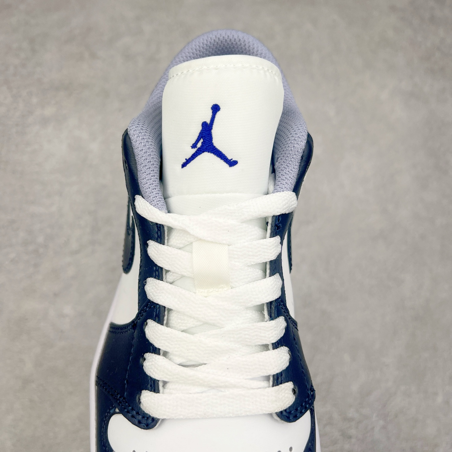 图片[5]-＃福利特价 Air Jordan AJ1 Low 低帮系列 百分百全新货品 零氧化发霉 给足利润空间操作 超乎所想的高性价比 原装楦头纸板开发 完美鞋型 超高清洁度 鞋型不臃肿别扭 原厂内置全掌气垫 A模大底 鞋舌AJ原厂专用牛津布 AJ专用反口珍珠布 原厂无杂质高弹内里海棉 特殊封边弹力鞋带 原鞋开模 拒绝公底 购置公司同步原材料 都有细节原汁原味 忠于原版 尺码：36 36.5 37.5 38 38.5 39 40 40.5 41 42 42.5 43 44 44.5 45 46-选品中心