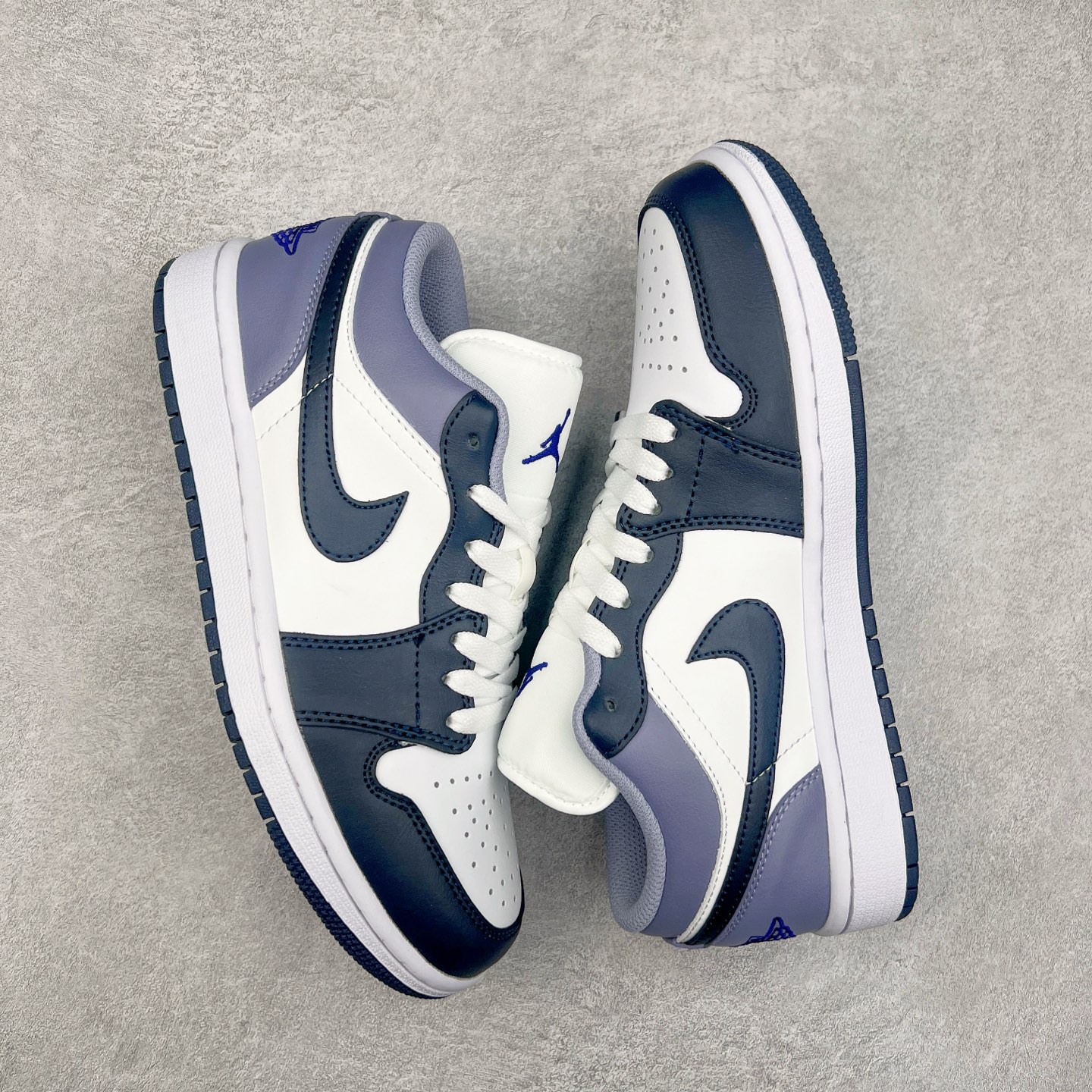 图片[3]-＃福利特价 Air Jordan AJ1 Low 低帮系列 百分百全新货品 零氧化发霉 给足利润空间操作 超乎所想的高性价比 原装楦头纸板开发 完美鞋型 超高清洁度 鞋型不臃肿别扭 原厂内置全掌气垫 A模大底 鞋舌AJ原厂专用牛津布 AJ专用反口珍珠布 原厂无杂质高弹内里海棉 特殊封边弹力鞋带 原鞋开模 拒绝公底 购置公司同步原材料 都有细节原汁原味 忠于原版 尺码：36 36.5 37.5 38 38.5 39 40 40.5 41 42 42.5 43 44 44.5 45 46-选品中心