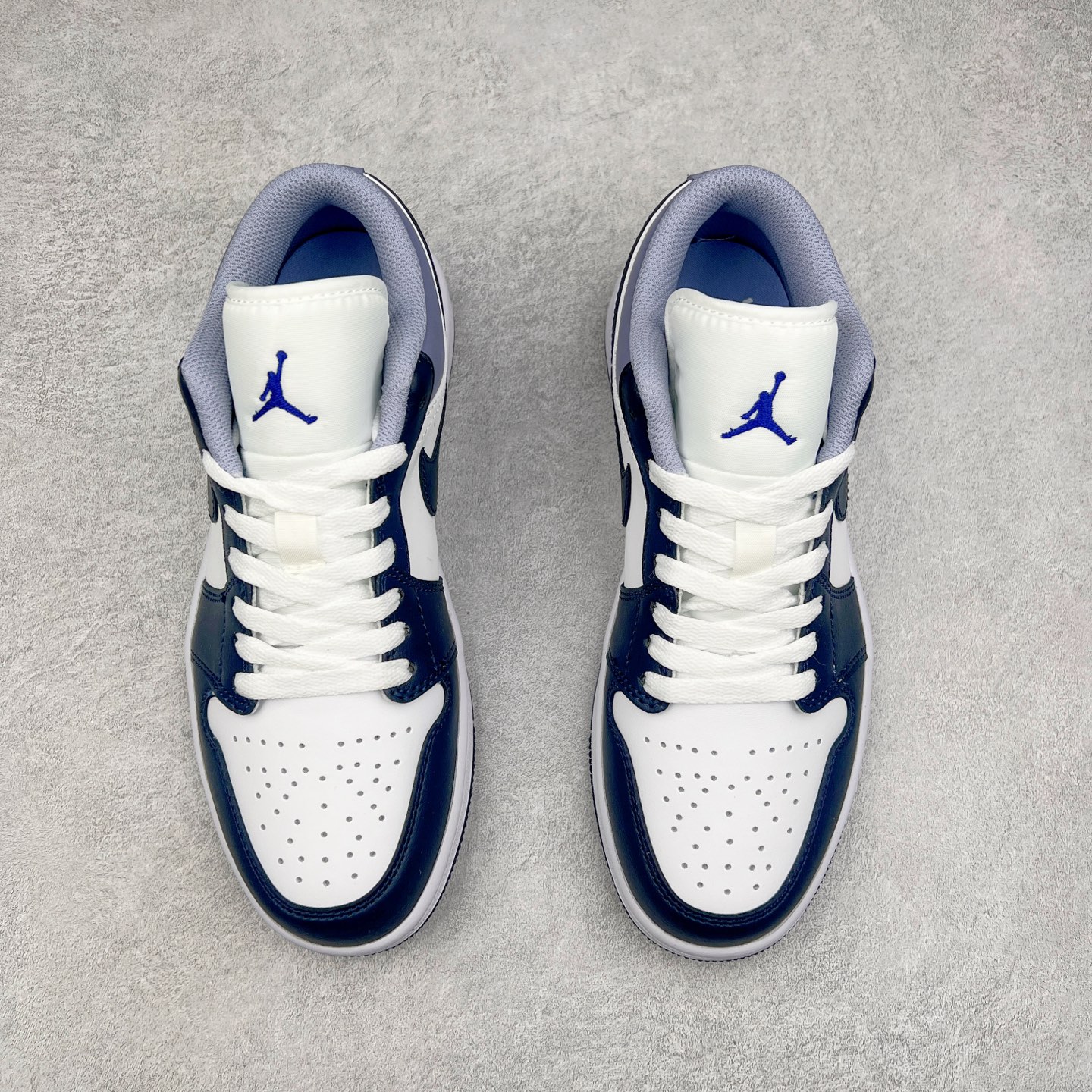 图片[2]-＃福利特价 Air Jordan AJ1 Low 低帮系列 百分百全新货品 零氧化发霉 给足利润空间操作 超乎所想的高性价比 原装楦头纸板开发 完美鞋型 超高清洁度 鞋型不臃肿别扭 原厂内置全掌气垫 A模大底 鞋舌AJ原厂专用牛津布 AJ专用反口珍珠布 原厂无杂质高弹内里海棉 特殊封边弹力鞋带 原鞋开模 拒绝公底 购置公司同步原材料 都有细节原汁原味 忠于原版 尺码：36 36.5 37.5 38 38.5 39 40 40.5 41 42 42.5 43 44 44.5 45 46-选品中心