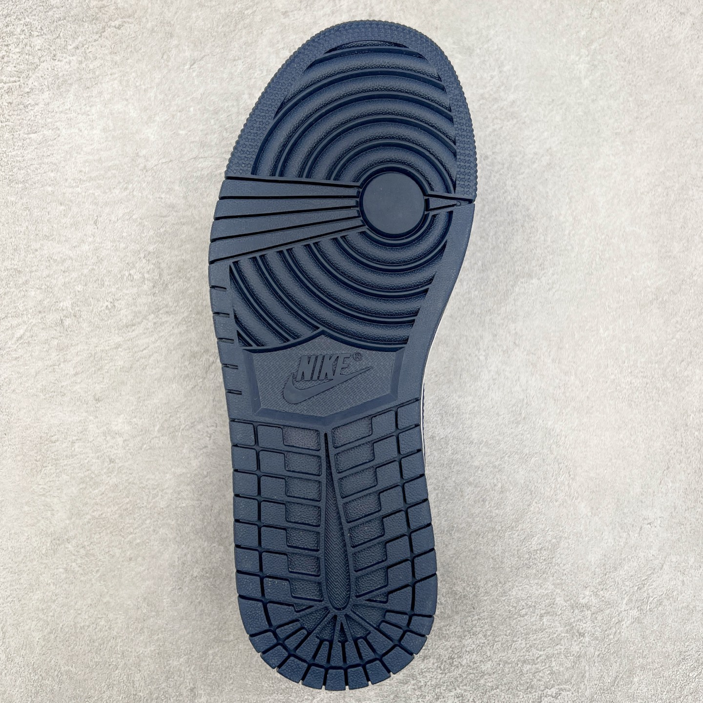 图片[9]-＃福利特价 Air Jordan AJ1 Low 低帮系列 百分百全新货品 零氧化发霉 给足利润空间操作 超乎所想的高性价比 原装楦头纸板开发 完美鞋型 超高清洁度 鞋型不臃肿别扭 原厂内置全掌气垫 A模大底 鞋舌AJ原厂专用牛津布 AJ专用反口珍珠布 原厂无杂质高弹内里海棉 特殊封边弹力鞋带 原鞋开模 拒绝公底 购置公司同步原材料 都有细节原汁原味 忠于原版 尺码：36 36.5 37.5 38 38.5 39 40 40.5 41 42 42.5 43 44 44.5 45 46-选品中心