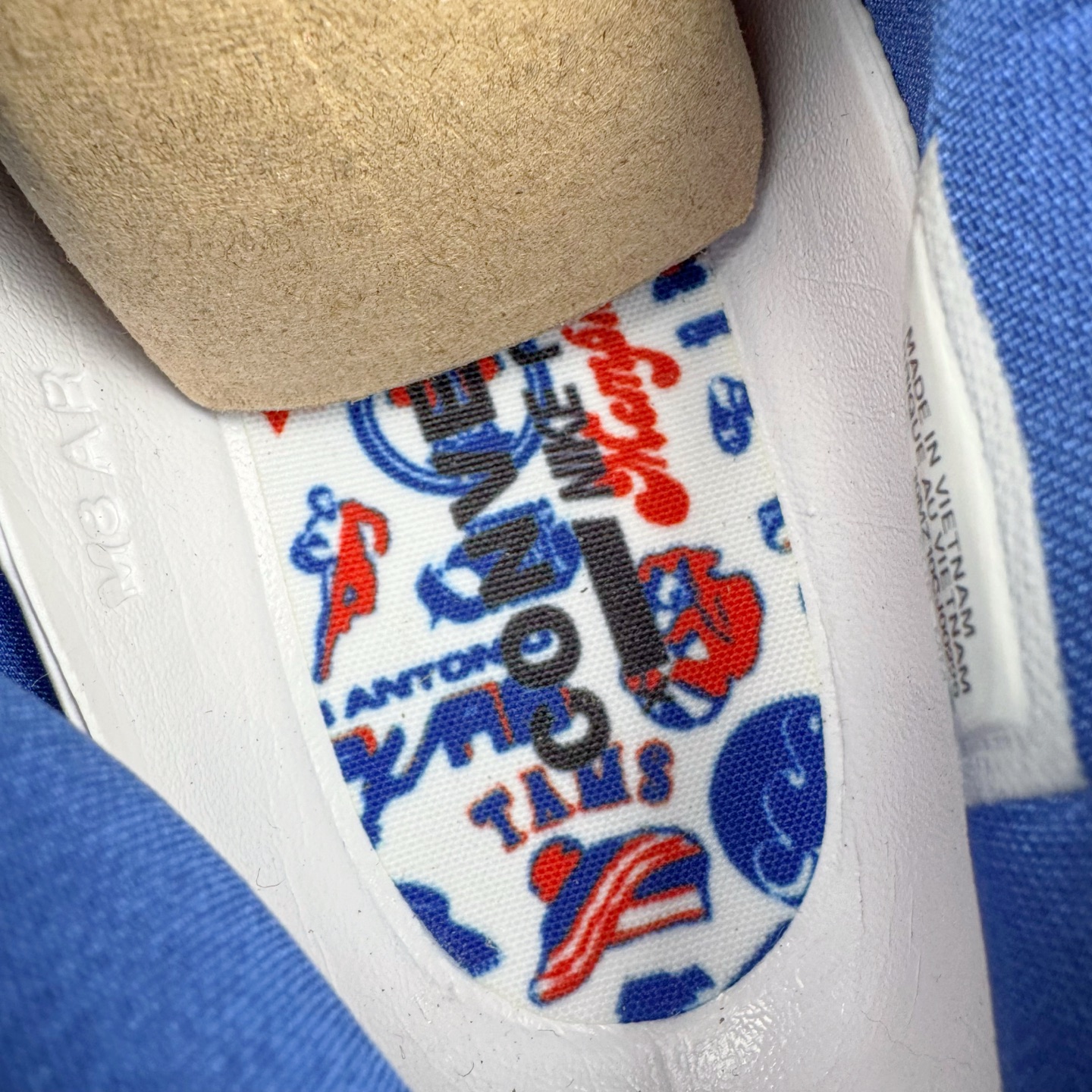 图片[10]-＃K版纯原Converse Chuck Taylor All Star Pro Bb Ox 实战篮球鞋 Converse全新Solstice系列再度迎来新作 此鞋型由Converse与NK传奇篮球产品设计师Eric Avar合作开发而成 All Star Pro BB代Converse设计的演变 并且融入了现代科Quadfit织法的鞋面提供稳定性与包覆NK React内核支撑多次切入与平稳起跳 All Star Pro BB同时也替Kelly Oubre Jr.等个性化球员设计独特配色 全新升级的BB Evo承袭前作嵌入式NIKE React鞋垫 带来轻盈灵活且贴合地面的舒适脚感 重叠模糊的经典星箭标致 营造犀利的速度感 曲面橡胶外底和菱型格状纹路 提供多方位抓地力 你可以在鞋身上发现一些全新的元素 鞋面材质注入更多填充支撑与包裹更加扎实50/50对分的鞋面配色 也更具视觉冲击力 尺码：36 37 37.5 38 38.5 39 40 40.5 41 42 42.5 43 44 44.5 45 46-选品中心