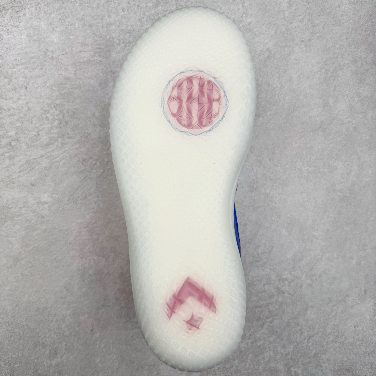 图片[9]-＃K版纯原Converse Chuck Taylor All Star Pro Bb Ox 实战篮球鞋 Converse全新Solstice系列再度迎来新作 此鞋型由Converse与NK传奇篮球产品设计师Eric Avar合作开发而成 All Star Pro BB代Converse设计的演变 并且融入了现代科Quadfit织法的鞋面提供稳定性与包覆NK React内核支撑多次切入与平稳起跳 All Star Pro BB同时也替Kelly Oubre Jr.等个性化球员设计独特配色 全新升级的BB Evo承袭前作嵌入式NIKE React鞋垫 带来轻盈灵活且贴合地面的舒适脚感 重叠模糊的经典星箭标致 营造犀利的速度感 曲面橡胶外底和菱型格状纹路 提供多方位抓地力 你可以在鞋身上发现一些全新的元素 鞋面材质注入更多填充支撑与包裹更加扎实50/50对分的鞋面配色 也更具视觉冲击力 尺码：36 37 37.5 38 38.5 39 40 40.5 41 42 42.5 43 44 44.5 45 46-选品中心