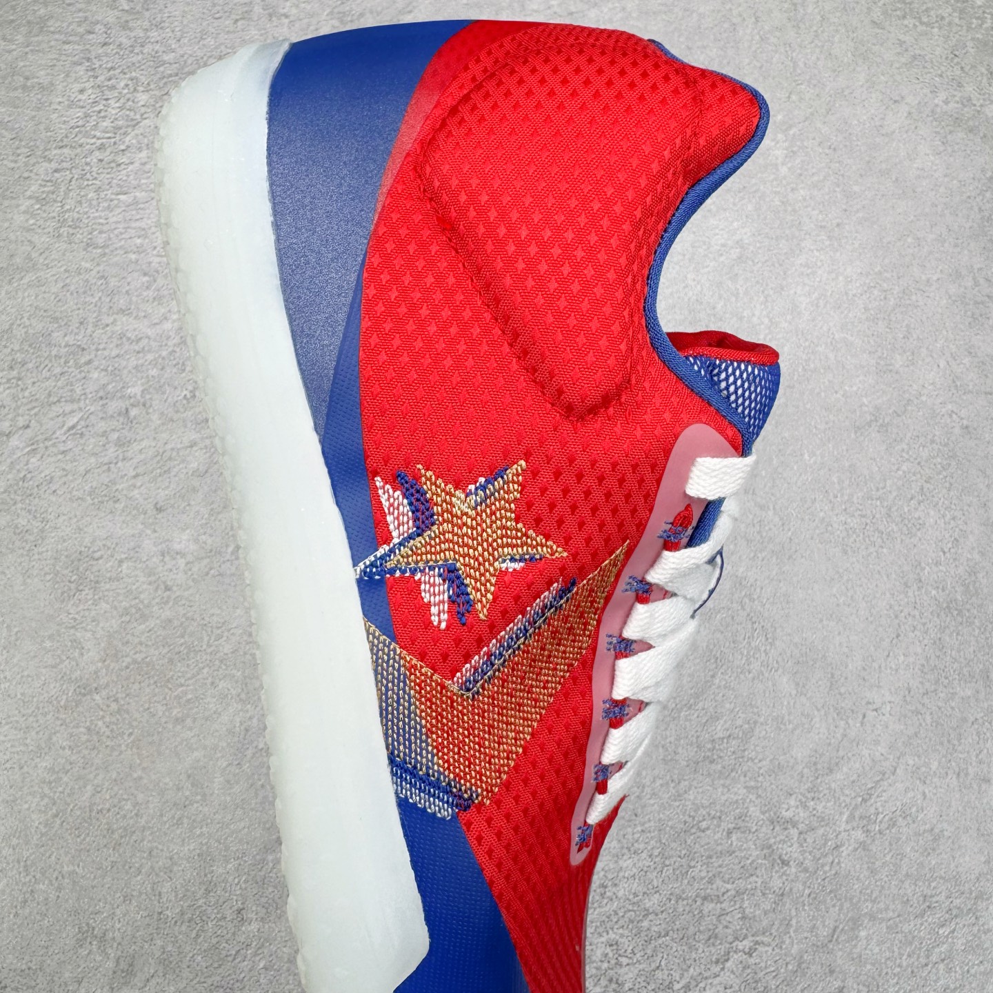 图片[6]-＃K版纯原Converse Chuck Taylor All Star Pro Bb Ox 实战篮球鞋 Converse全新Solstice系列再度迎来新作 此鞋型由Converse与NK传奇篮球产品设计师Eric Avar合作开发而成 All Star Pro BB代Converse设计的演变 并且融入了现代科Quadfit织法的鞋面提供稳定性与包覆NK React内核支撑多次切入与平稳起跳 All Star Pro BB同时也替Kelly Oubre Jr.等个性化球员设计独特配色 全新升级的BB Evo承袭前作嵌入式NIKE React鞋垫 带来轻盈灵活且贴合地面的舒适脚感 重叠模糊的经典星箭标致 营造犀利的速度感 曲面橡胶外底和菱型格状纹路 提供多方位抓地力 你可以在鞋身上发现一些全新的元素 鞋面材质注入更多填充支撑与包裹更加扎实50/50对分的鞋面配色 也更具视觉冲击力 尺码：36 37 37.5 38 38.5 39 40 40.5 41 42 42.5 43 44 44.5 45 46-选品中心