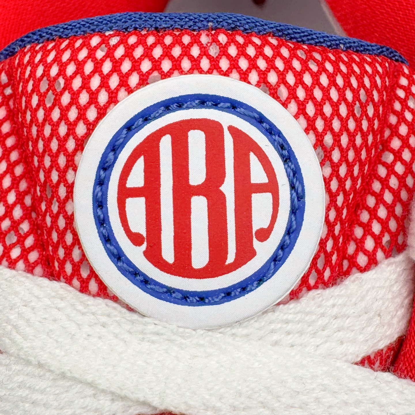 图片[11]-＃K版纯原Converse Chuck Taylor All Star Pro Bb Ox 实战篮球鞋 Converse全新Solstice系列再度迎来新作 此鞋型由Converse与NK传奇篮球产品设计师Eric Avar合作开发而成 All Star Pro BB代Converse设计的演变 并且融入了现代科Quadfit织法的鞋面提供稳定性与包覆NK React内核支撑多次切入与平稳起跳 All Star Pro BB同时也替Kelly Oubre Jr.等个性化球员设计独特配色 全新升级的BB Evo承袭前作嵌入式NIKE React鞋垫 带来轻盈灵活且贴合地面的舒适脚感 重叠模糊的经典星箭标致 营造犀利的速度感 曲面橡胶外底和菱型格状纹路 提供多方位抓地力 你可以在鞋身上发现一些全新的元素 鞋面材质注入更多填充支撑与包裹更加扎实50/50对分的鞋面配色 也更具视觉冲击力 尺码：36 37 37.5 38 38.5 39 40 40.5 41 42 42.5 43 44 44.5 45 46-选品中心