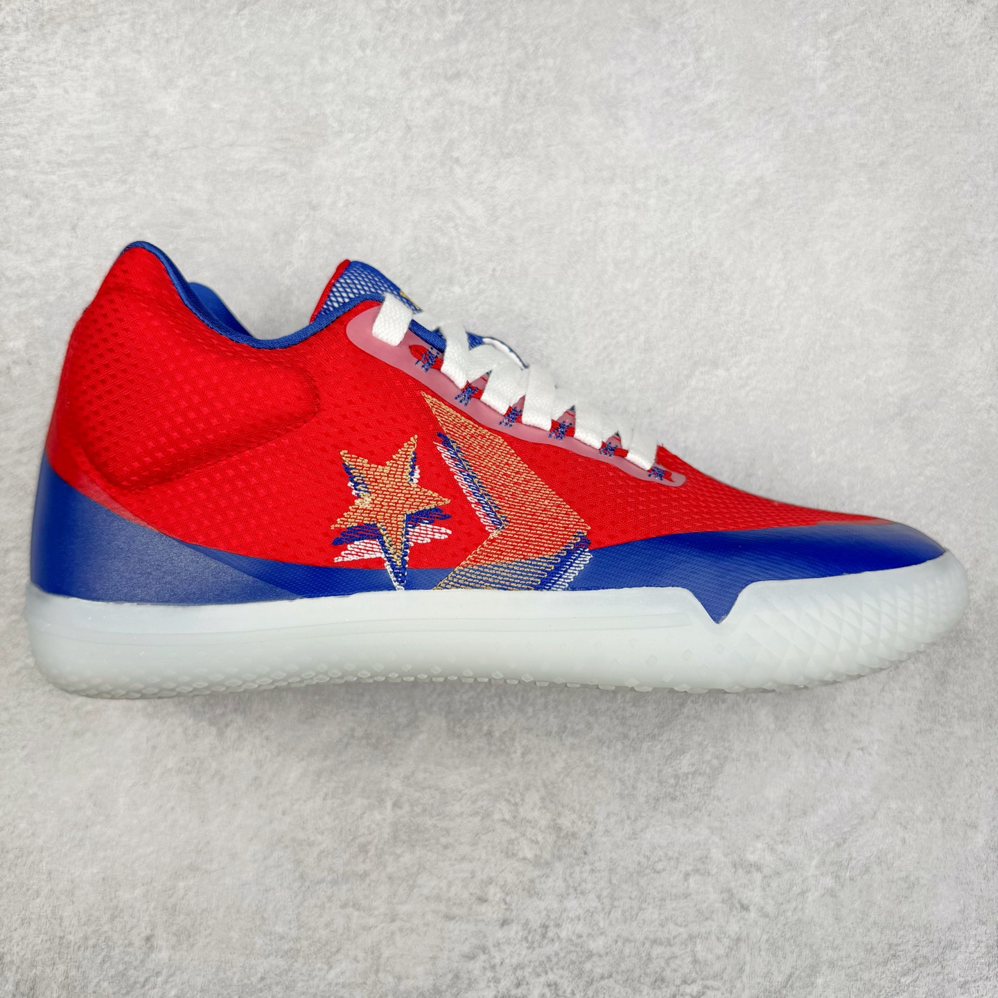 ＃K版纯原Converse Chuck Taylor All Star Pro Bb Ox 实战篮球鞋 Converse全新Solstice系列再度迎来新作 此鞋型由Converse与NK传奇篮球产品设计师Eric Avar合作开发而成 All Star Pro BB代Converse设计的演变 并且融入了现代科Quadfit织法的鞋面提供稳定性与包覆NK React内核支撑多次切入与平稳起跳 All Star Pro BB同时也替Kelly Oubre Jr.等个性化球员设计独特配色 全新升级的BB Evo承袭前作嵌入式NIKE React鞋垫 带来轻盈灵活且贴合地面的舒适脚感 重叠模糊的经典星箭标致 营造犀利的速度感 曲面橡胶外底和菱型格状纹路 提供多方位抓地力 你可以在鞋身上发现一些全新的元素 鞋面材质注入更多填充支撑与包裹更加扎实50/50对分的鞋面配色 也更具视觉冲击力 尺码：36 37 37.5 38 38.5 39 40 40.5 41 42 42.5 43 44 44.5 45 46-选品中心