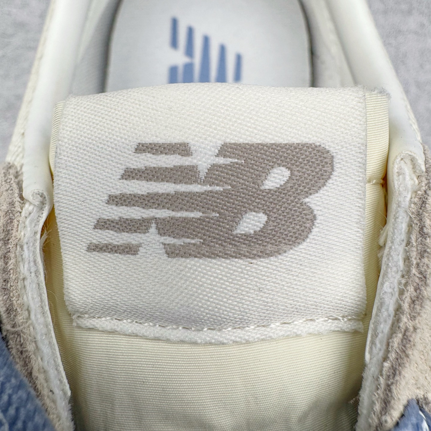 图片[16]-＃M纯原 New Balance U471AA NB新百伦织物牛剖层革春夏薄底鞋防滑耐磨平衡轻便低帮生活休闲鞋 原档数据独立私模大底 唯一正确三层组合大底 特高弹切片加持 百分百还原原鞋脚感 NB市场最强产物 防伪原标全套原楦原纸板原厂数据开发 全鞋电脑针车加持 原厂网布 原装进口头层翻毛皮料正确绒感卡色 正确中底拉帮中底网布细节 匠心打造 耗时两个月开发完成 工艺极其复杂难度可想而知 高端零售专供产物 尺码：36 37 37.5 38 38.5 39.5 40 40.5 41.5 42 42.5 43 44 44.5 45 45.5 46.5 47-选品中心