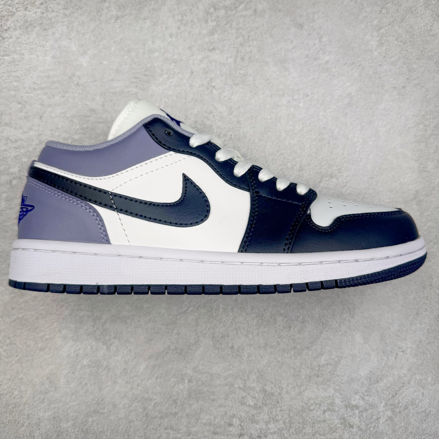 ＃福利特价 Air Jordan AJ1 Low 低帮系列 百分百全新货品 零氧化发霉 给足利润空间操作 超乎所想的高性价比 原装楦头纸板开发 完美鞋型 超高清洁度 鞋型不臃肿别扭 原厂内置全掌气垫 A模大底 鞋舌AJ原厂专用牛津布 AJ专用反口珍珠布 原厂无杂质高弹内里海棉 特殊封边弹力鞋带 原鞋开模 拒绝公底 购置公司同步原材料 都有细节原汁原味 忠于原版 尺码：36 36.5 37.5 38 38.5 39 40 40.5 41 42 42.5 43 44 44.5 45 46-选品中心