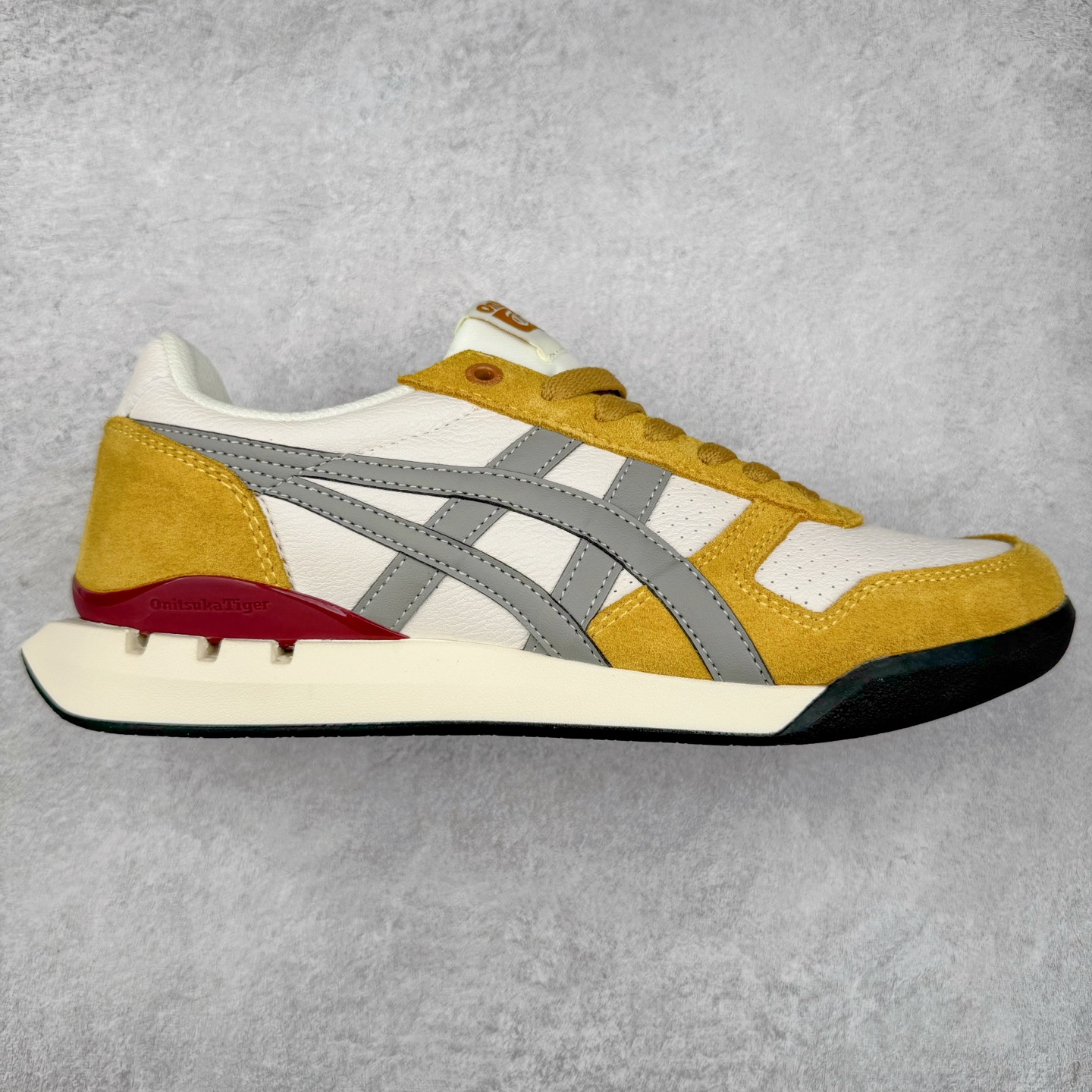 Asics Onitsuka Tiger Ultimate 81 EX 亚瑟士终极系列低帮复古风百搭皮革休闲运动慢跑鞋 采用软质荔枝纹牛培皮鞋面材质 配置OrthoLite鞋垫 轻质Eva缓震组合耐磨橡胶外底 Onitsuka Tiger 鬼塚虎 ULTIMATE 81EX 1183B510 中性款运动鞋 鞋跟底部的缓震孔设计以及TPU后跟保护片强化稳定性 造就合乎新时代高性能运动鞋标准的现代鞋款 牛皮革鞋面 FLYTEFOAM Propel中底增强缓震性与回弹性 鞋跟处采用fuzeGEL缓震胶科技 强化缓震 OrthoLite鞋垫 进一步强化缓震Gel-Kayano超轻量专业运动慢跑鞋 货号：1183B510-103 尺码：36-45-选品中心