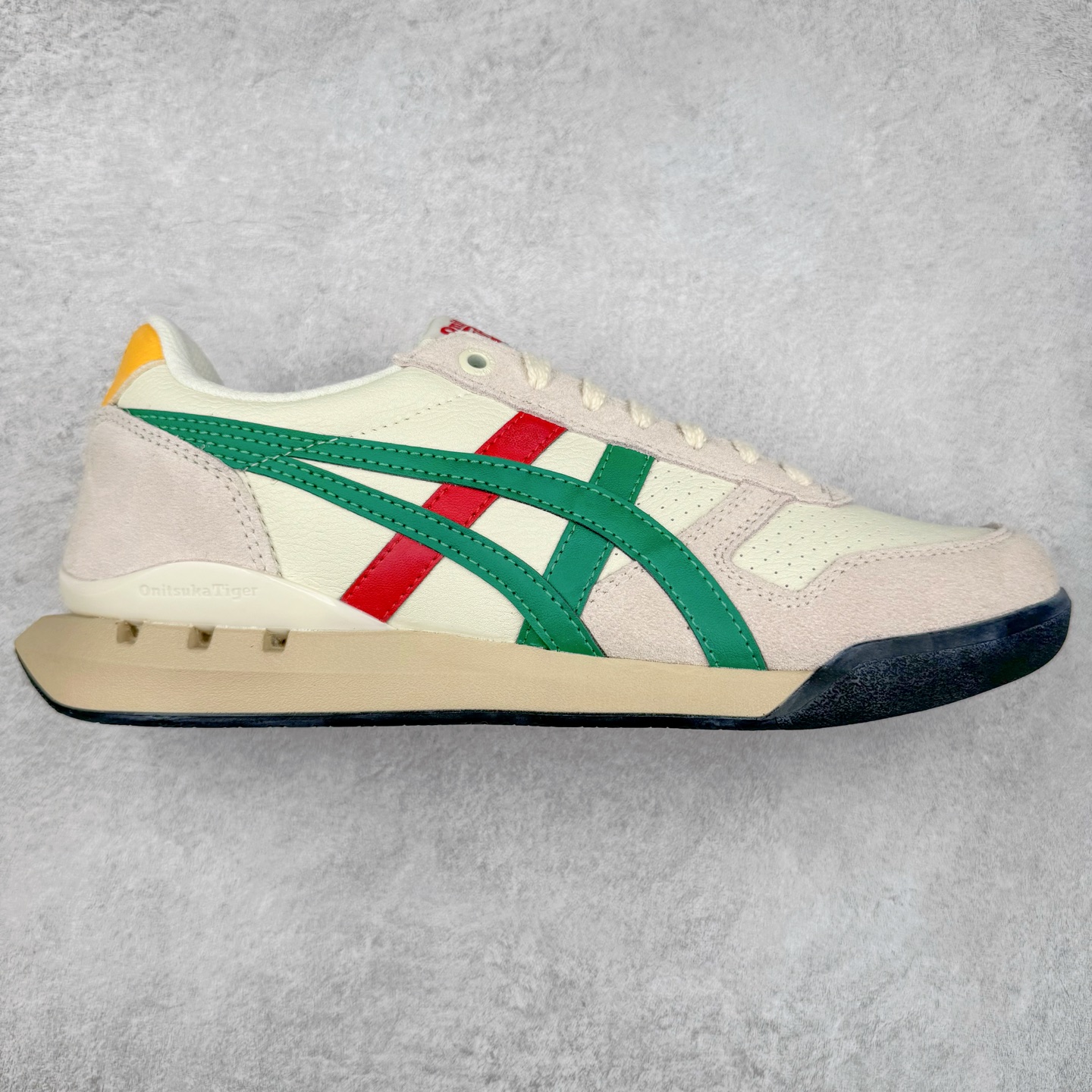 Asics Onitsuka Tiger Ultimate 81 EX 亚瑟士终极系列低帮复古风百搭皮革休闲运动慢跑鞋 采用软质荔枝纹牛培皮鞋面材质 配置OrthoLite鞋垫 轻质Eva缓震组合耐磨橡胶外底 Onitsuka Tiger 鬼塚虎 ULTIMATE 81EX 1183B510 中性款运动鞋 鞋跟底部的缓震孔设计以及TPU后跟保护片强化稳定性 造就合乎新时代高性能运动鞋标准的现代鞋款 牛皮革鞋面 FLYTEFOAM Propel中底增强缓震性与回弹性 鞋跟处采用fuzeGEL缓震胶科技 强化缓震 OrthoLite鞋垫 进一步强化缓震Gel-Kayano超轻量专业运动慢跑鞋 货号：1183B510-103 尺码：36-45-选品中心