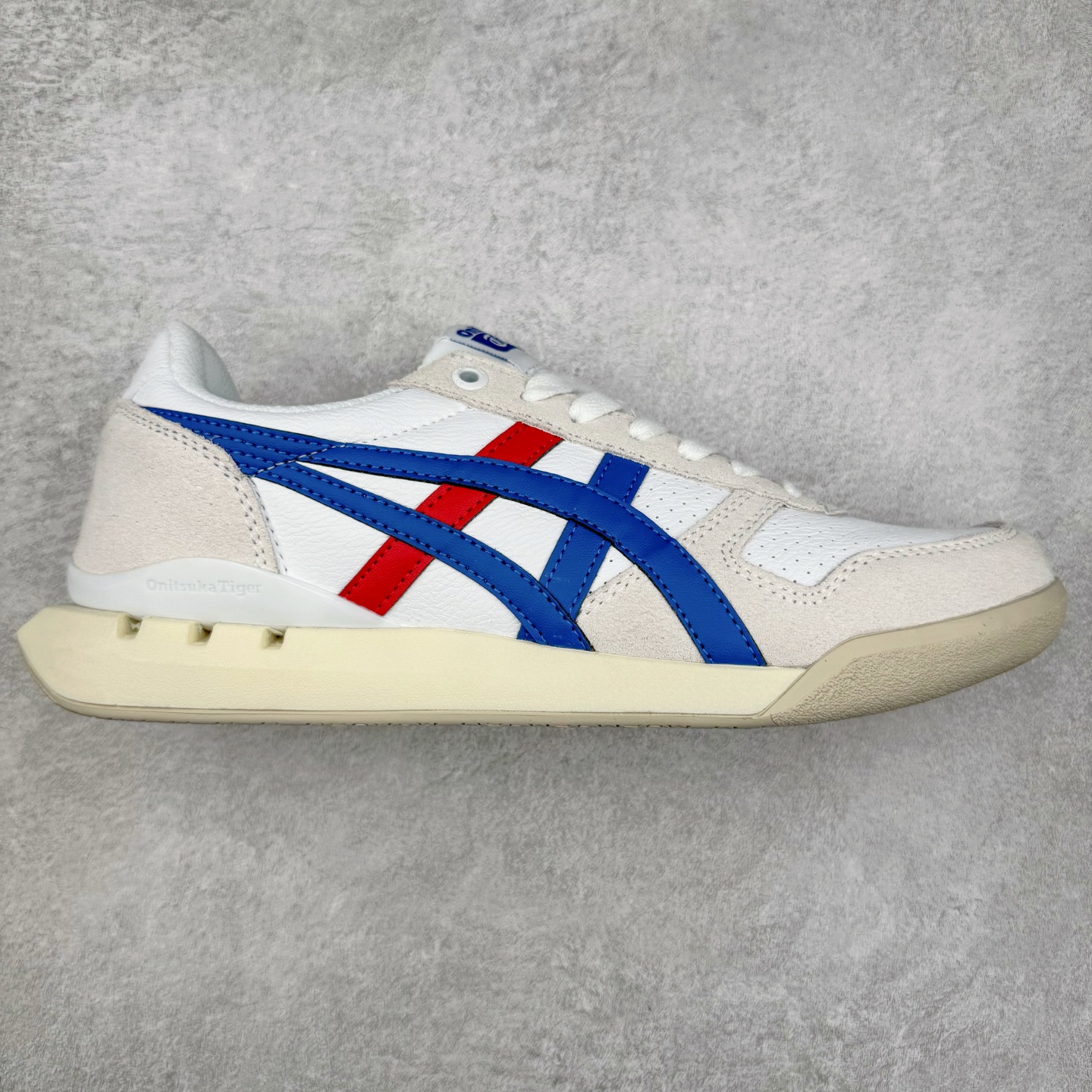 Asics Onitsuka Tiger Ultimate 81 EX 亚瑟士终极系列低帮复古风百搭皮革休闲运动慢跑鞋 采用软质荔枝纹牛培皮鞋面材质 配置OrthoLite鞋垫 轻质Eva缓震组合耐磨橡胶外底 Onitsuka Tiger 鬼塚虎 ULTIMATE 81EX 1183B510 中性款运动鞋 鞋跟底部的缓震孔设计以及TPU后跟保护片强化稳定性 造就合乎新时代高性能运动鞋标准的现代鞋款 牛皮革鞋面 FLYTEFOAM Propel中底增强缓震性与回弹性 鞋跟处采用fuzeGEL缓震胶科技 强化缓震 OrthoLite鞋垫 进一步强化缓震Gel-Kayano超轻量专业运动慢跑鞋 货号：1183B510-103 尺码：36-45-选品中心