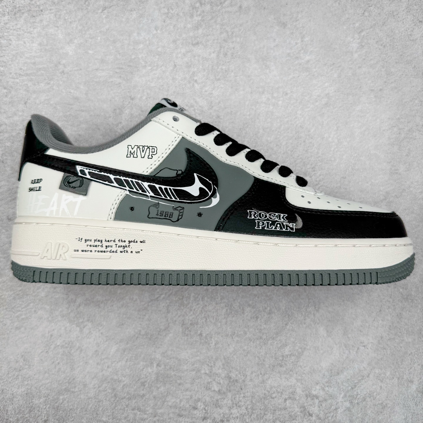 NK Air Force 1´07 Low 空军一号低帮百搭休闲运动板鞋 DB3301-660 柔软、弹性十足的缓震性能和出色的中底设计 横跨复古与现代的外型结合 造就出风靡全球 三十多年的Force 1 直到今天还深受青睐 实拍调校N版已经零色差零失真 百分百还原实物色彩所见即所得 不存在货不对板色差等低级问题 选购参考实物拍摄 不混卖不参货 只用心做好货严格选品 承诺混一赔十 尺码：36 36.5 37.5 38 38.5 39 40 40.5 41 42 42.5 43 44 44.5 45-选品中心