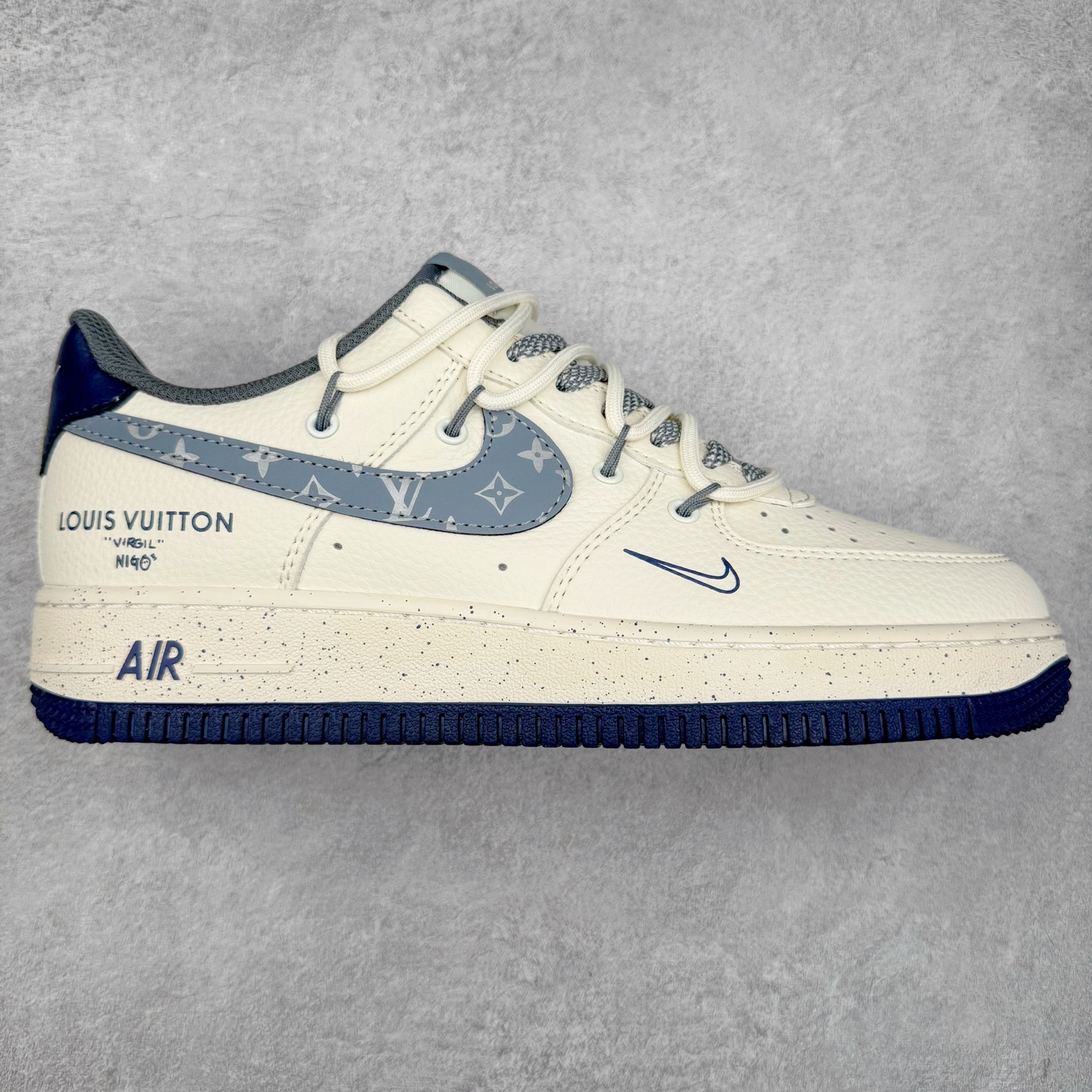 NK Air Force 1´07 Low 空军一号低帮百搭休闲运动板鞋 DM6868-066 柔软、弹性十足的缓震性能和出色的中底设计 横跨复古与现代的外型结合 造就出风靡全球 三十多年的Force 1 直到今天还深受青睐 实拍调校N版已经零色差零失真 百分百还原实物色彩所见即所得 不存在货不对板色差等低级问题 选购参考实物拍摄 不混卖不参货 只用心做好货严格选品 承诺混一赔十 尺码：36 36.5 37.5 38 38.5 39 40 40.5 41 42 42.5 43 44 44.5 45-选品中心