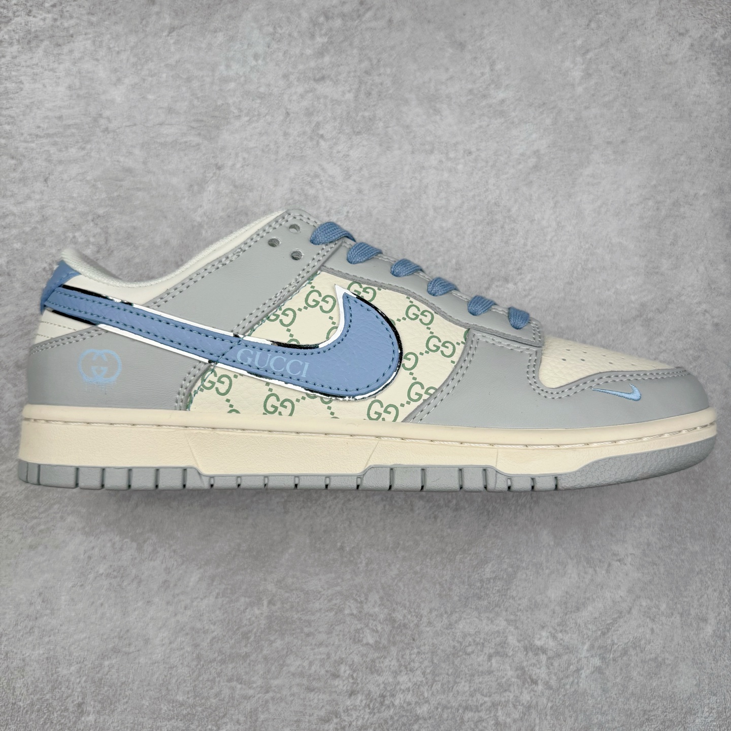 NK Dunk Low 定制配色 JJ2508-556 大厂出品 极力推荐 原装头层材料 独家版型蒸餾加工帶來的是更好的视觉和脚感体验大厂纯原品质出货 清洁度 电绣工艺 皮料切割干净无任何毛边 细节完美 实拍调校N版已经零色差零失真 百分百还原实物色彩所见即所得 不存在货不对板色差等低级问题 选购参考实物拍摄 不混卖不参货 只用心做好货严格选品 承诺混一赔十 尺码：36 36.5 37.5 38 38.5 39 40 40.5 41 42 42.5 43 44 44.5 45-选品中心