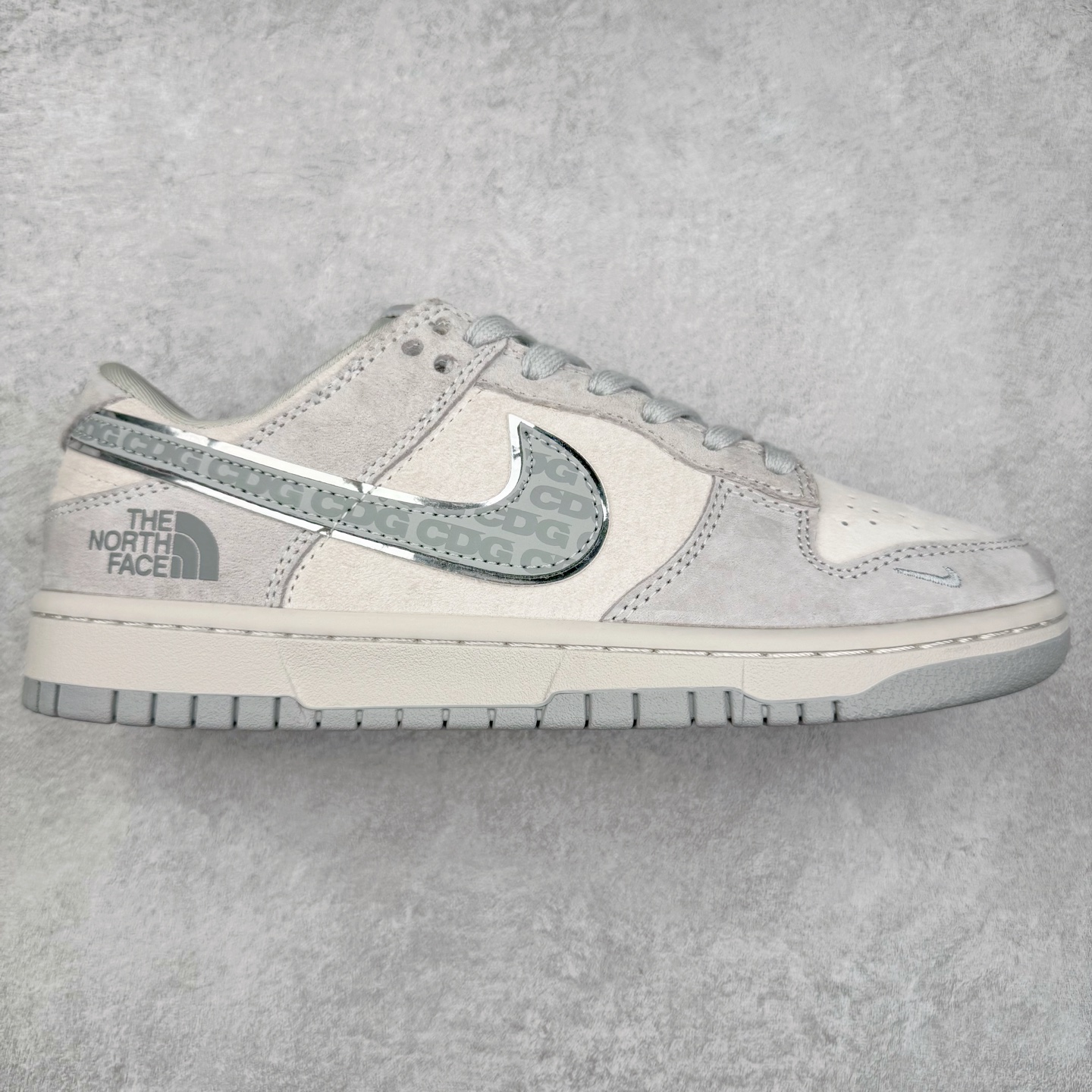 NK Dunk Low 定制配色 DQ1098-338 大厂出品 极力推荐 原装头层材料 独家版型蒸餾加工帶來的是更好的视觉和脚感体验大厂纯原品质出货 清洁度 电绣工艺 皮料切割干净无任何毛边 细节完美 实拍调校N版已经零色差零失真 百分百还原实物色彩所见即所得 不存在货不对板色差等低级问题 选购参考实物拍摄 不混卖不参货 只用心做好货严格选品 承诺混一赔十 尺码：36 36.5 37.5 38 38.5 39 40 40.5 41 42 42.5 43 44 44.5 45-选品中心