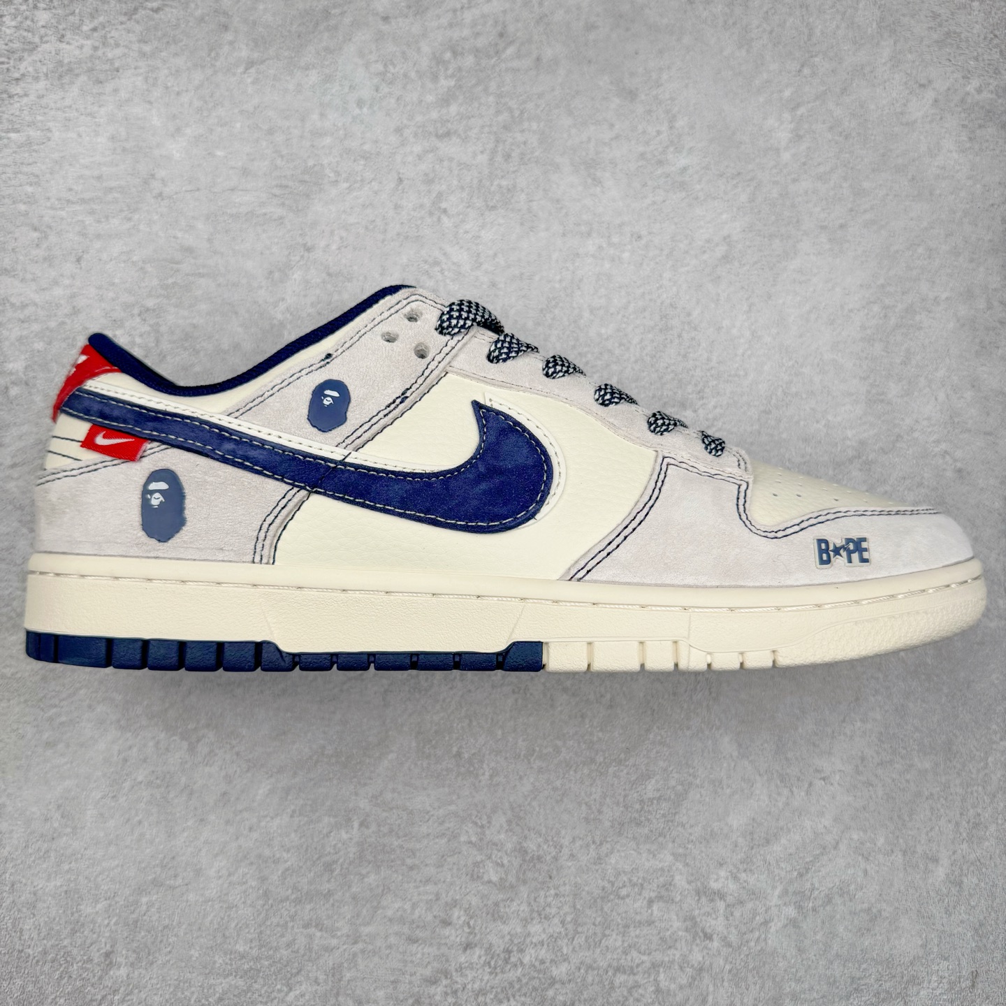 NK Dunk Low 定制配色 SJ2558-018 大厂出品 极力推荐 原装头层材料 独家版型蒸餾加工帶來的是更好的视觉和脚感体验大厂纯原品质出货 清洁度 电绣工艺 皮料切割干净无任何毛边 细节完美 实拍调校N版已经零色差零失真 百分百还原实物色彩所见即所得 不存在货不对板色差等低级问题 选购参考实物拍摄 不混卖不参货 只用心做好货严格选品 承诺混一赔十 尺码：36 36.5 37.5 38 38.5 39 40 40.5 41 42 42.5 43 44 44.5 45-选品中心