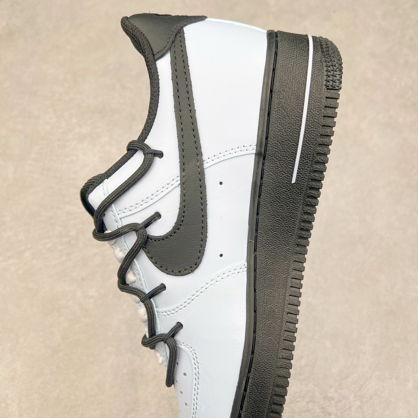 图片[7]-NK Air Force 1´07 Low 空军一号低帮百搭休闲运动板鞋 ZH0316-067 柔软、弹性十足的缓震性能和出色的中底设计 横跨复古与现代的外型结合 造就出风靡全球 三十多年的Force 1 直到今天还深受青睐 实拍调校N版已经零色差零失真 百分百还原实物色彩所见即所得 不存在货不对板色差等低级问题 选购参考实物拍摄 不混卖不参货 只用心做好货严格选品 承诺混一赔十 尺码：36 36.5 37.5 38 38.5 39 40 40.5 41 42 42.5 43 44 44.5 45-选品中心