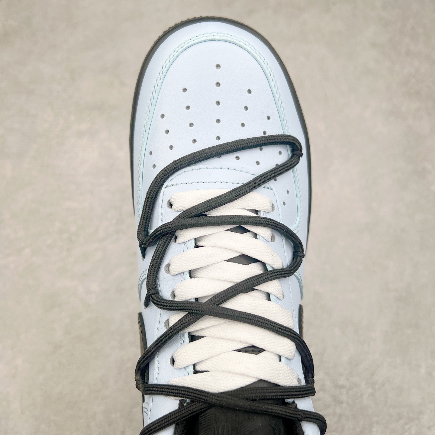 图片[4]-NK Air Force 1´07 Low 空军一号低帮百搭休闲运动板鞋 ZH0316-067 柔软、弹性十足的缓震性能和出色的中底设计 横跨复古与现代的外型结合 造就出风靡全球 三十多年的Force 1 直到今天还深受青睐 实拍调校N版已经零色差零失真 百分百还原实物色彩所见即所得 不存在货不对板色差等低级问题 选购参考实物拍摄 不混卖不参货 只用心做好货严格选品 承诺混一赔十 尺码：36 36.5 37.5 38 38.5 39 40 40.5 41 42 42.5 43 44 44.5 45-选品中心