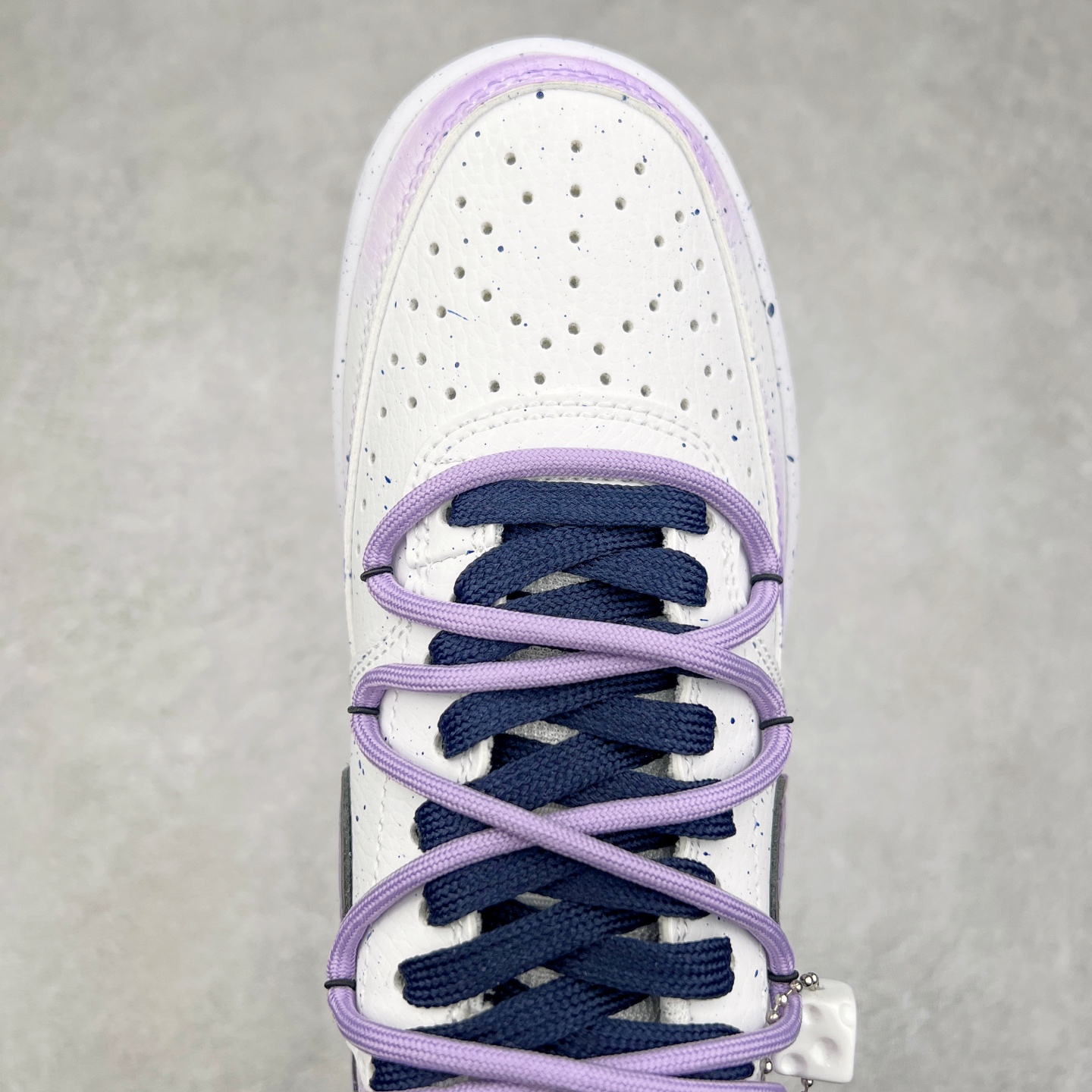 图片[4]-NK Court Vision 1 “镜之魅影”手绘涂鸦定制板鞋 DH2987-066 在那幽谧昏暗的房间里，一面古老的镜子静静伫立，镜面斑驳，裂痕交错，镜之魅影，它不仅是一面镜子的神秘力量，更是我们内心深处对自我的追寻和探索。尺码：36 36.5 37.5 38 38.5 39 40 40.5 41 42 42.5 43 44 44.5 45-选品中心