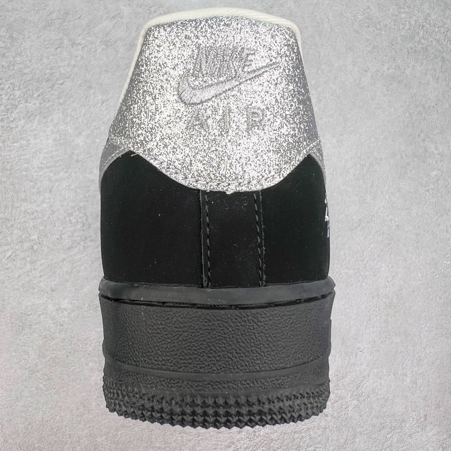 图片[8]-NK Air Force 1´07 Low 空军一号低帮百搭休闲运动板鞋 DF0188-043 柔软、弹性十足的缓震性能和出色的中底设计 横跨复古与现代的外型结合 造就出风靡全球 三十多年的Force 1 直到今天还深受青睐 实拍调校N版已经零色差零失真 百分百还原实物色彩所见即所得 不存在货不对板色差等低级问题 选购参考实物拍摄 不混卖不参货 只用心做好货严格选品 承诺混一赔十 尺码：36 36.5 37.5 38 38.5 39 40 40.5 41 42 42.5 43 44 44.5 45-选品中心