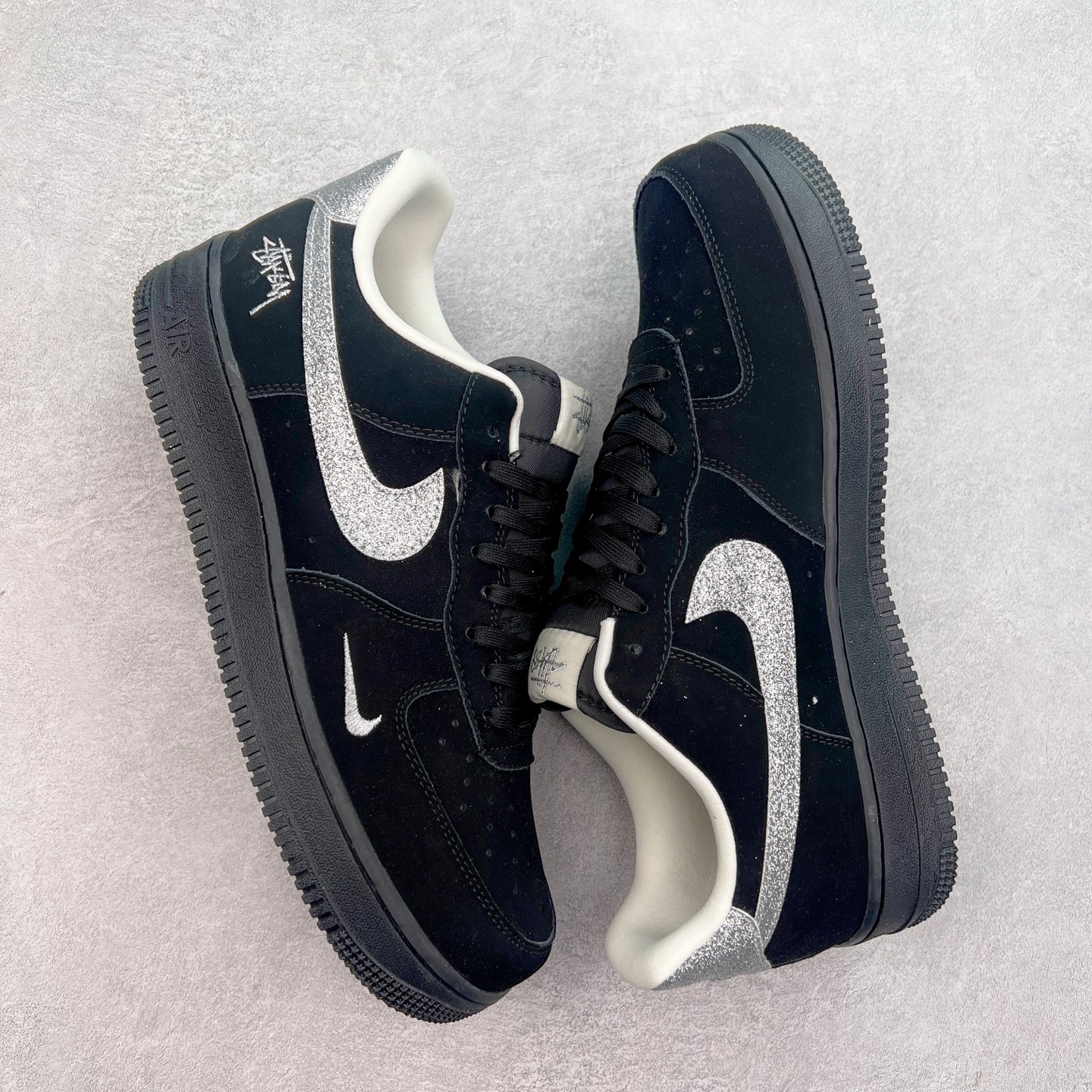 图片[3]-NK Air Force 1´07 Low 空军一号低帮百搭休闲运动板鞋 DF0188-043 柔软、弹性十足的缓震性能和出色的中底设计 横跨复古与现代的外型结合 造就出风靡全球 三十多年的Force 1 直到今天还深受青睐 实拍调校N版已经零色差零失真 百分百还原实物色彩所见即所得 不存在货不对板色差等低级问题 选购参考实物拍摄 不混卖不参货 只用心做好货严格选品 承诺混一赔十 尺码：36 36.5 37.5 38 38.5 39 40 40.5 41 42 42.5 43 44 44.5 45-选品中心