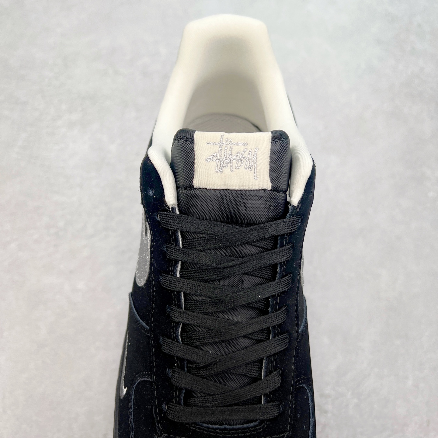 图片[5]-NK Air Force 1´07 Low 空军一号低帮百搭休闲运动板鞋 DF0188-043 柔软、弹性十足的缓震性能和出色的中底设计 横跨复古与现代的外型结合 造就出风靡全球 三十多年的Force 1 直到今天还深受青睐 实拍调校N版已经零色差零失真 百分百还原实物色彩所见即所得 不存在货不对板色差等低级问题 选购参考实物拍摄 不混卖不参货 只用心做好货严格选品 承诺混一赔十 尺码：36 36.5 37.5 38 38.5 39 40 40.5 41 42 42.5 43 44 44.5 45-选品中心