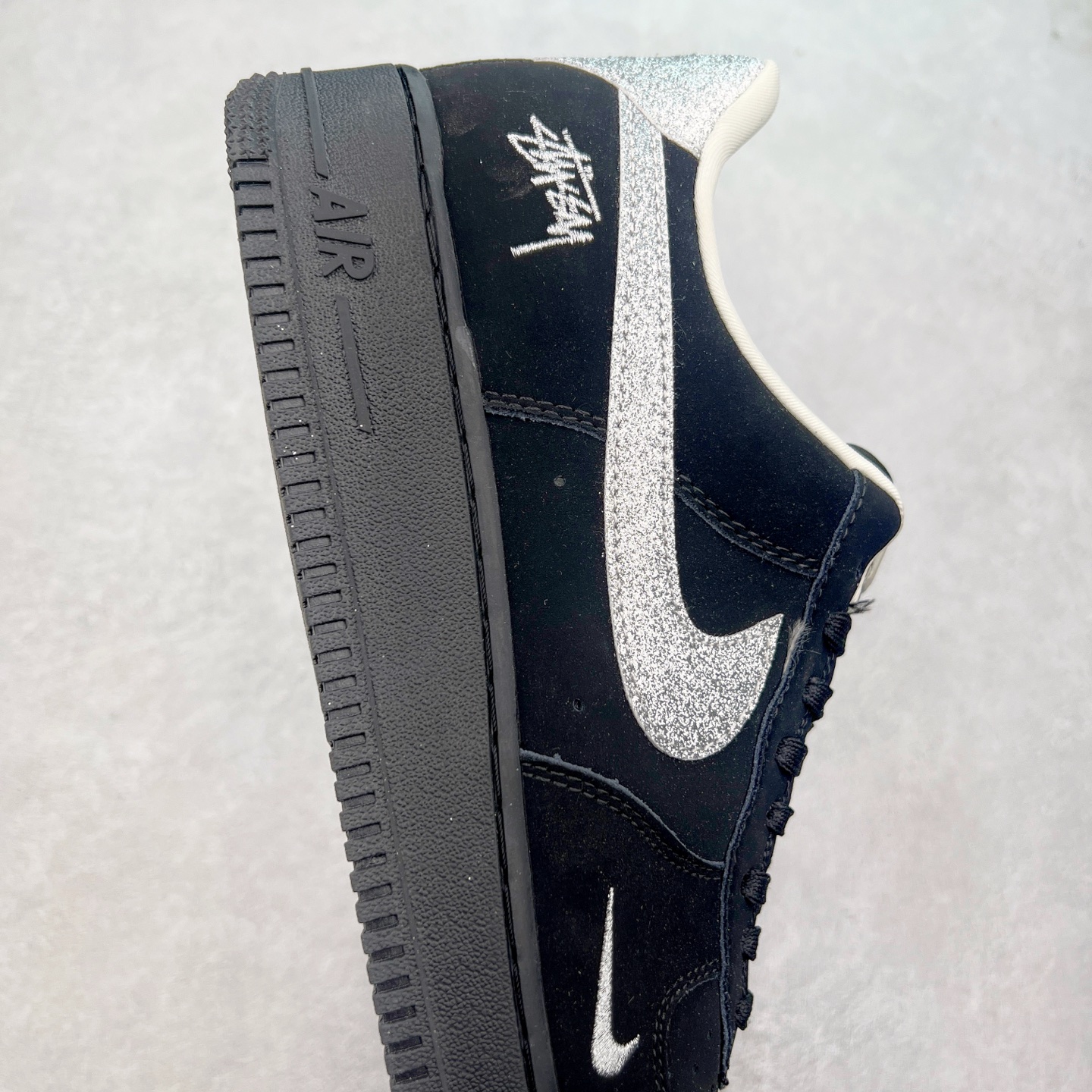 图片[6]-NK Air Force 1´07 Low 空军一号低帮百搭休闲运动板鞋 DF0188-043 柔软、弹性十足的缓震性能和出色的中底设计 横跨复古与现代的外型结合 造就出风靡全球 三十多年的Force 1 直到今天还深受青睐 实拍调校N版已经零色差零失真 百分百还原实物色彩所见即所得 不存在货不对板色差等低级问题 选购参考实物拍摄 不混卖不参货 只用心做好货严格选品 承诺混一赔十 尺码：36 36.5 37.5 38 38.5 39 40 40.5 41 42 42.5 43 44 44.5 45-选品中心