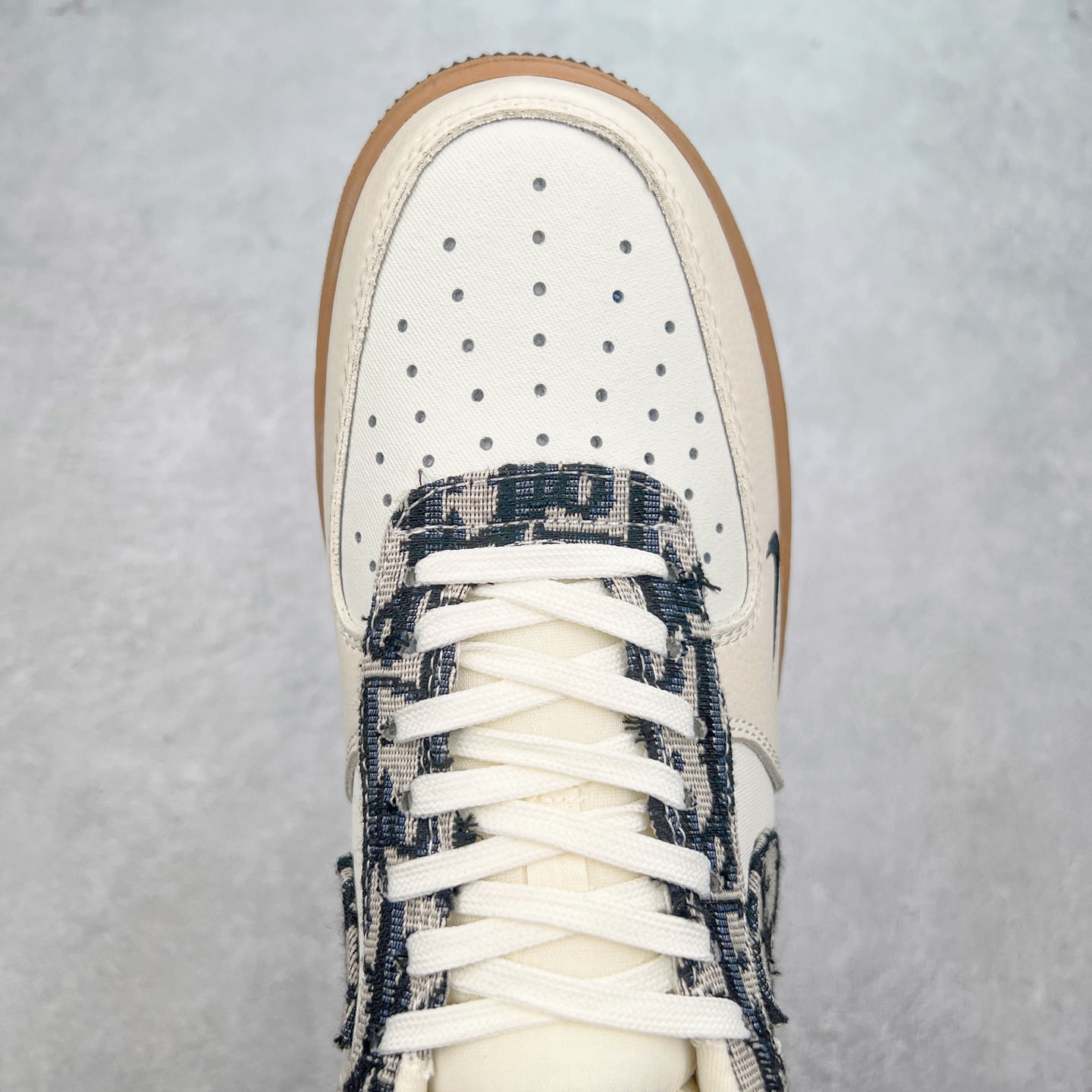 图片[4]-NK Air Force 1´07 Low 空军一号低帮百搭休闲运动板鞋 KK1988-048 柔软、弹性十足的缓震性能和出色的中底设计 横跨复古与现代的外型结合 造就出风靡全球 三十多年的Force 1 直到今天还深受青睐 实拍调校N版已经零色差零失真 百分百还原实物色彩所见即所得 不存在货不对板色差等低级问题 选购参考实物拍摄 不混卖不参货 只用心做好货严格选品 承诺混一赔十 尺码：36 36.5 37.5 38 38.5 39 40 40.5 41 42 42.5 43 44 44.5 45-选品中心