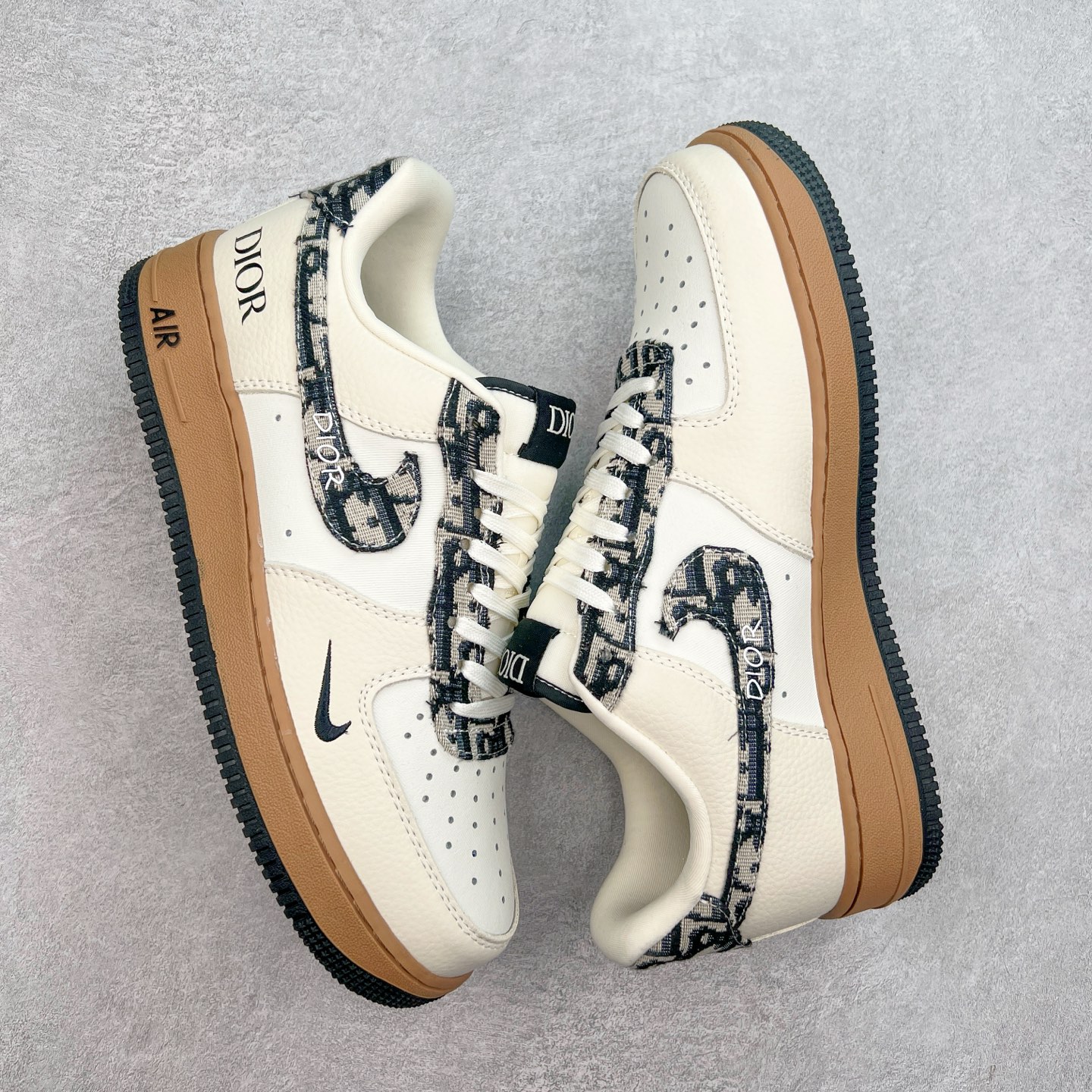 图片[3]-NK Air Force 1´07 Low 空军一号低帮百搭休闲运动板鞋 KK1988-048 柔软、弹性十足的缓震性能和出色的中底设计 横跨复古与现代的外型结合 造就出风靡全球 三十多年的Force 1 直到今天还深受青睐 实拍调校N版已经零色差零失真 百分百还原实物色彩所见即所得 不存在货不对板色差等低级问题 选购参考实物拍摄 不混卖不参货 只用心做好货严格选品 承诺混一赔十 尺码：36 36.5 37.5 38 38.5 39 40 40.5 41 42 42.5 43 44 44.5 45-选品中心