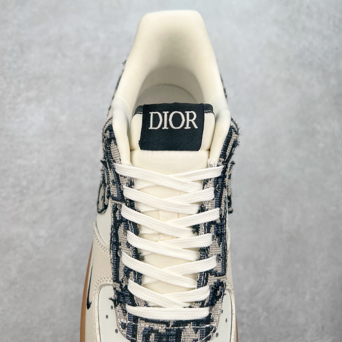 图片[5]-NK Air Force 1´07 Low 空军一号低帮百搭休闲运动板鞋 KK1988-048 柔软、弹性十足的缓震性能和出色的中底设计 横跨复古与现代的外型结合 造就出风靡全球 三十多年的Force 1 直到今天还深受青睐 实拍调校N版已经零色差零失真 百分百还原实物色彩所见即所得 不存在货不对板色差等低级问题 选购参考实物拍摄 不混卖不参货 只用心做好货严格选品 承诺混一赔十 尺码：36 36.5 37.5 38 38.5 39 40 40.5 41 42 42.5 43 44 44.5 45-选品中心