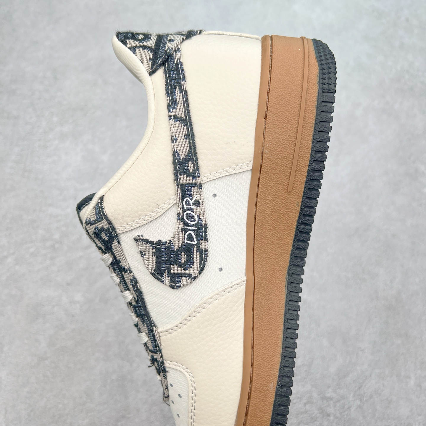 图片[7]-NK Air Force 1´07 Low 空军一号低帮百搭休闲运动板鞋 KK1988-048 柔软、弹性十足的缓震性能和出色的中底设计 横跨复古与现代的外型结合 造就出风靡全球 三十多年的Force 1 直到今天还深受青睐 实拍调校N版已经零色差零失真 百分百还原实物色彩所见即所得 不存在货不对板色差等低级问题 选购参考实物拍摄 不混卖不参货 只用心做好货严格选品 承诺混一赔十 尺码：36 36.5 37.5 38 38.5 39 40 40.5 41 42 42.5 43 44 44.5 45-选品中心