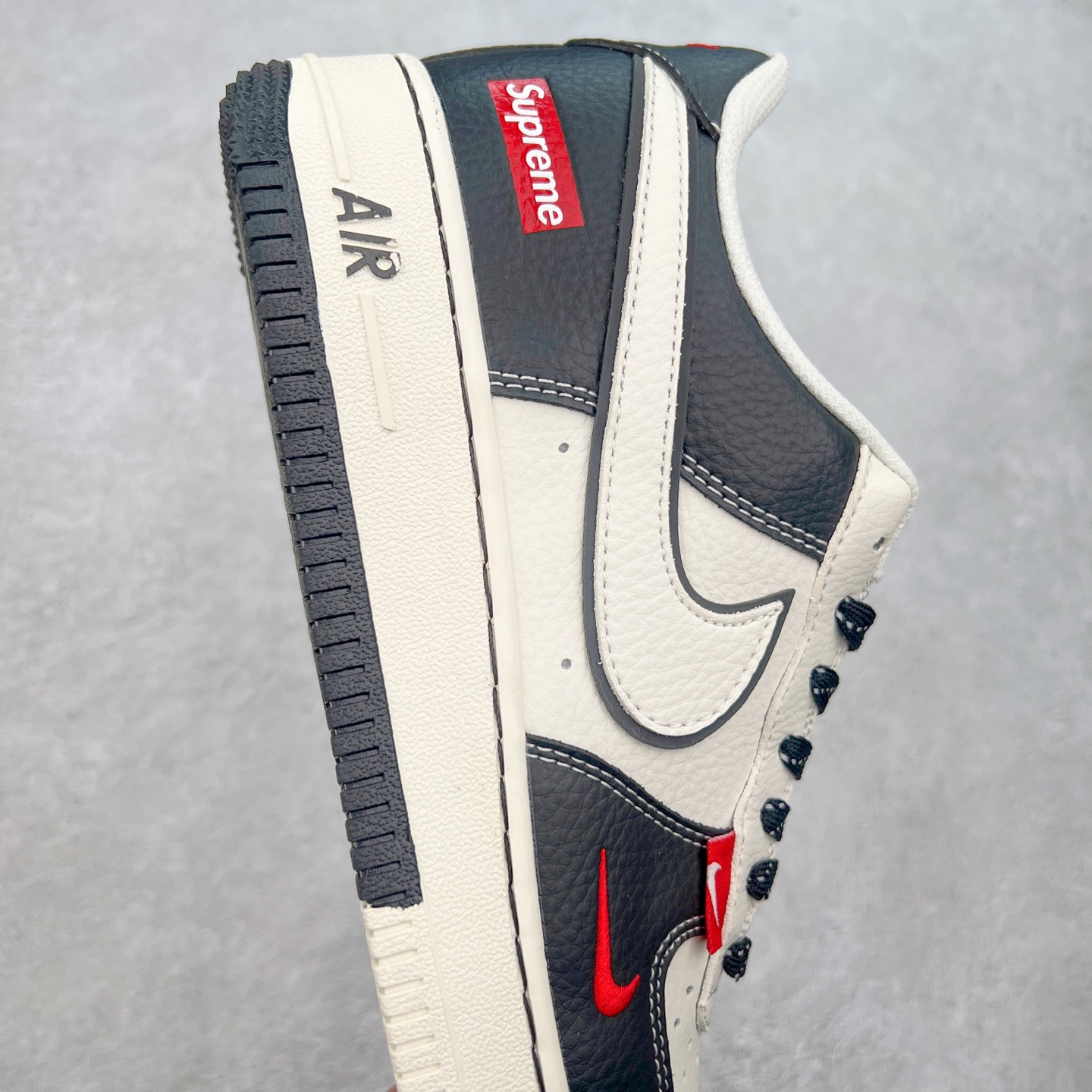 图片[6]-NK Air Force 1´07 Low 空军一号低帮百搭休闲运动板鞋 CS5288-004 柔软、弹性十足的缓震性能和出色的中底设计 横跨复古与现代的外型结合 造就出风靡全球 三十多年的Force 1 直到今天还深受青睐 实拍调校N版已经零色差零失真 百分百还原实物色彩所见即所得 不存在货不对板色差等低级问题 选购参考实物拍摄 不混卖不参货 只用心做好货严格选品 承诺混一赔十 尺码：36 36.5 37.5 38 38.5 39 40 40.5 41 42 42.5 43 44 44.5 45-选品中心