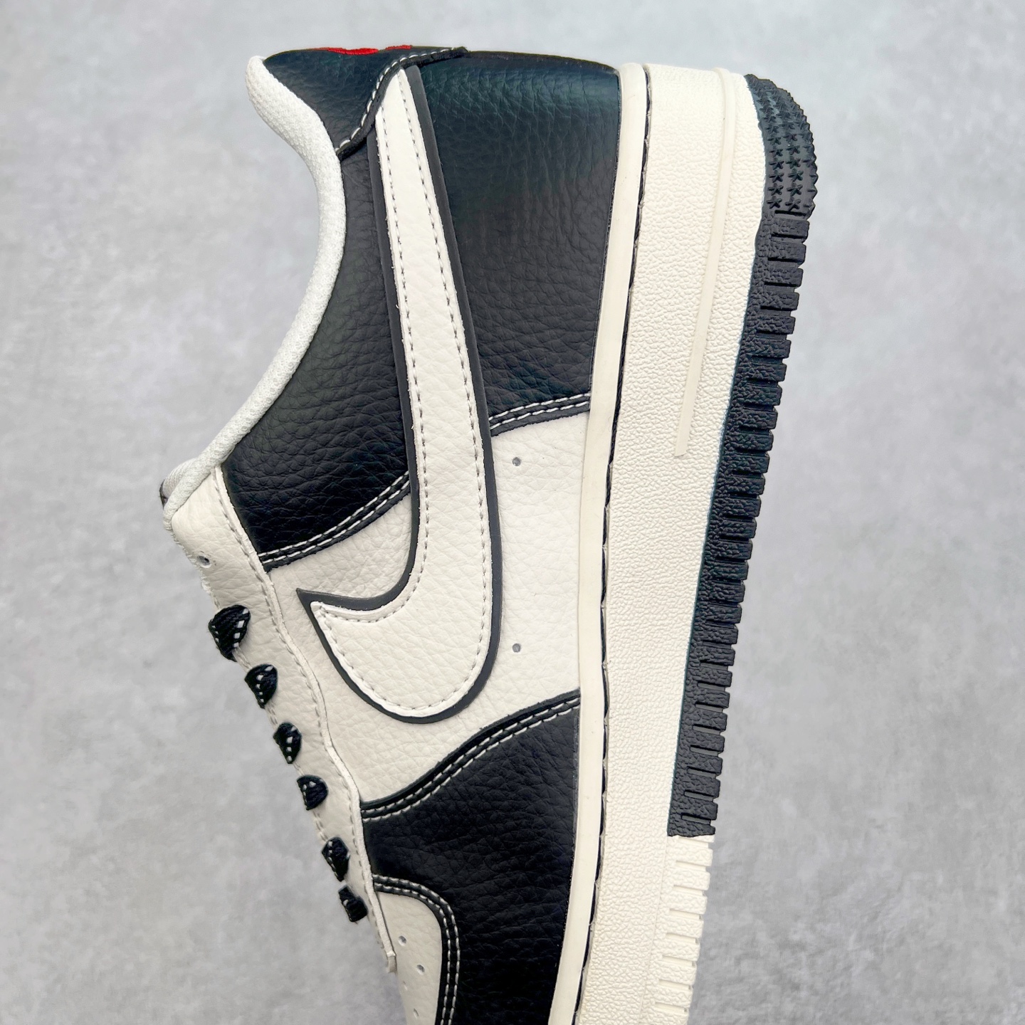 图片[7]-NK Air Force 1´07 Low 空军一号低帮百搭休闲运动板鞋 CS5288-004 柔软、弹性十足的缓震性能和出色的中底设计 横跨复古与现代的外型结合 造就出风靡全球 三十多年的Force 1 直到今天还深受青睐 实拍调校N版已经零色差零失真 百分百还原实物色彩所见即所得 不存在货不对板色差等低级问题 选购参考实物拍摄 不混卖不参货 只用心做好货严格选品 承诺混一赔十 尺码：36 36.5 37.5 38 38.5 39 40 40.5 41 42 42.5 43 44 44.5 45-选品中心