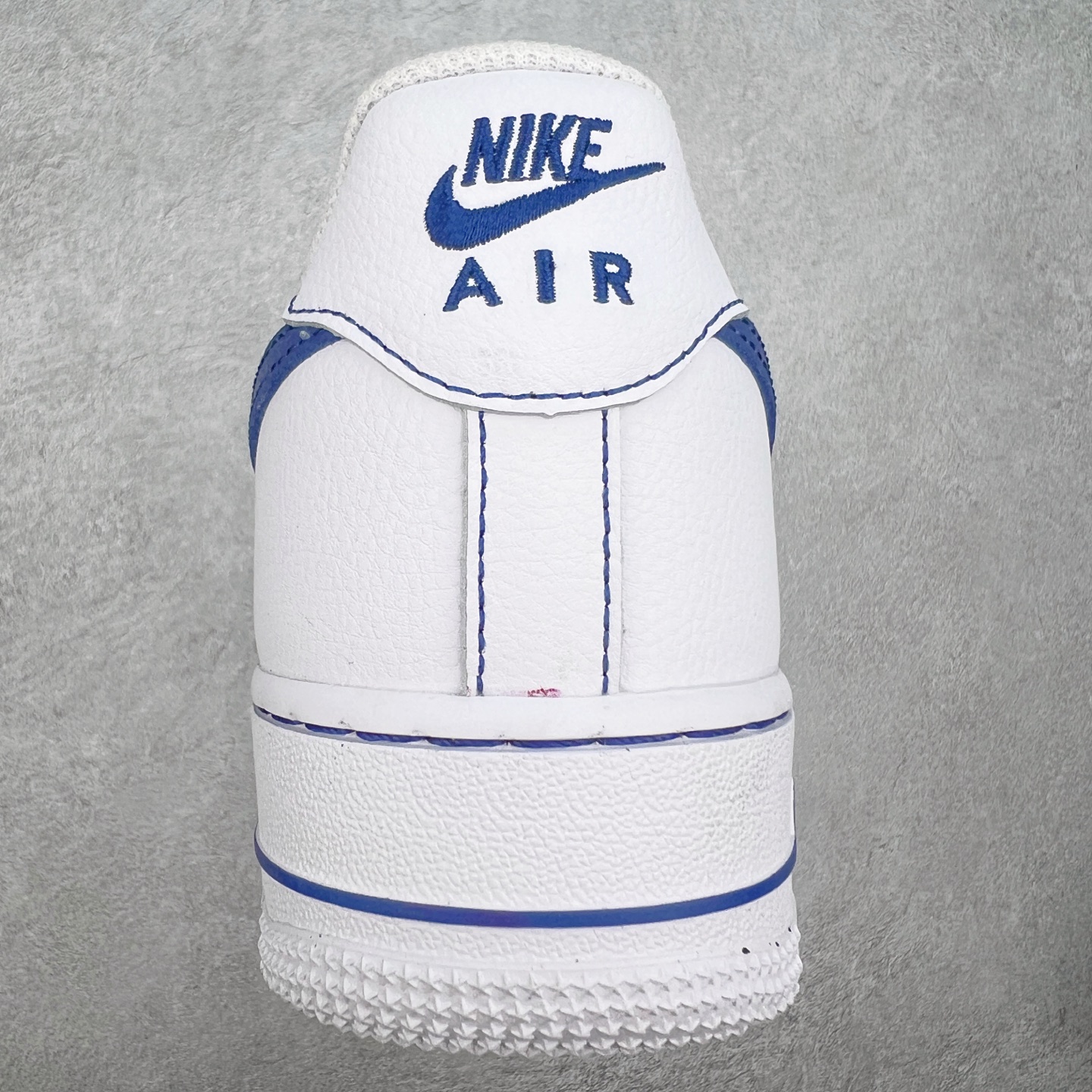 图片[8]-NK Air Force 1´07 Low 空军一号低帮百搭休闲运动板鞋 HQ2037-100 柔软、弹性十足的缓震性能和出色的中底设计 横跨复古与现代的外型结合 造就出风靡全球 三十多年的Force 1 直到今天还深受青睐 实拍调校N版已经零色差零失真 百分百还原实物色彩所见即所得 不存在货不对板色差等低级问题 选购参考实物拍摄 不混卖不参货 只用心做好货严格选品 承诺混一赔十 尺码：36 36.5 37.5 38 38.5 39 40 40.5 41 42 42.5 43 44 44.5 45-选品中心