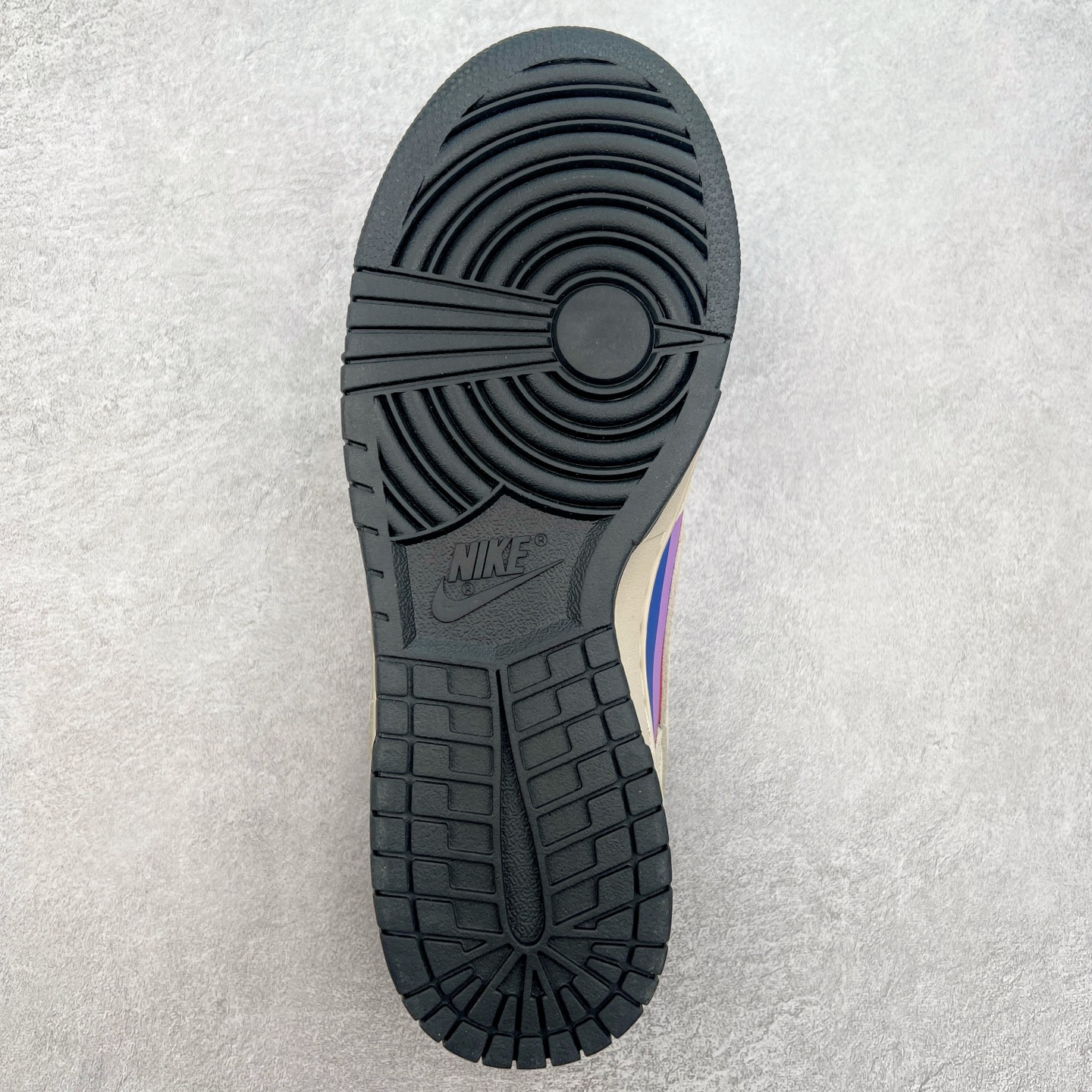 图片[9]-NK Dunk Low 定制配色 MU0232-368 大厂出品 极力推荐 原装头层材料 独家版型蒸餾加工帶來的是更好的视觉和脚感体验大厂纯原品质出货 清洁度 电绣工艺 皮料切割干净无任何毛边 细节完美 实拍调校N版已经零色差零失真 百分百还原实物色彩所见即所得 不存在货不对板色差等低级问题 选购参考实物拍摄 不混卖不参货 只用心做好货严格选品 承诺混一赔十 尺码：36 36.5 37.5 38 38.5 39 40 40.5 41 42 42.5 43 44 44.5 45-选品中心